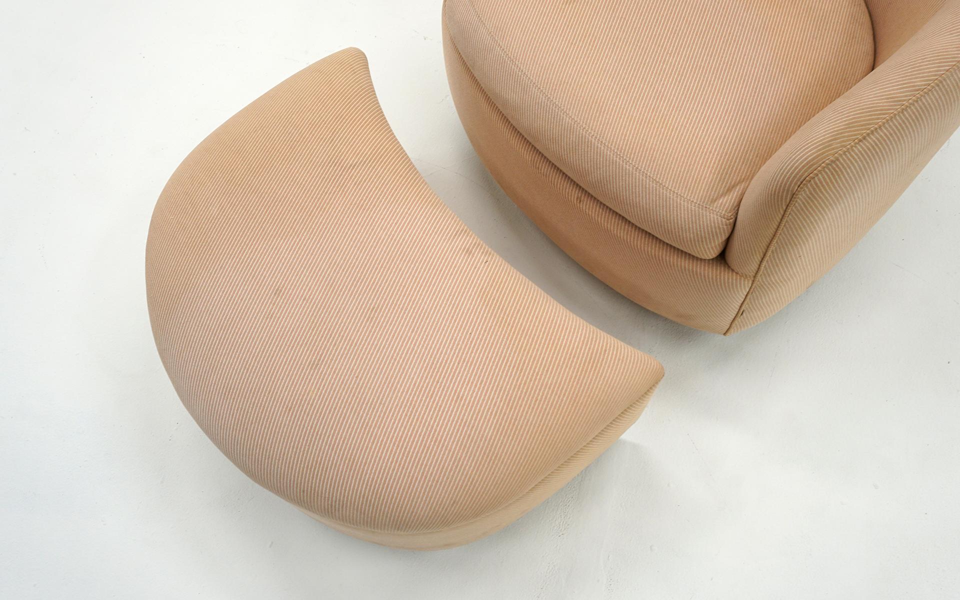 Milo Baughman Drehstuhl und Ottomane mit Klappdeckel für Thayer Coggin.  Priced for Redo... (Moderne der Mitte des Jahrhunderts) im Angebot