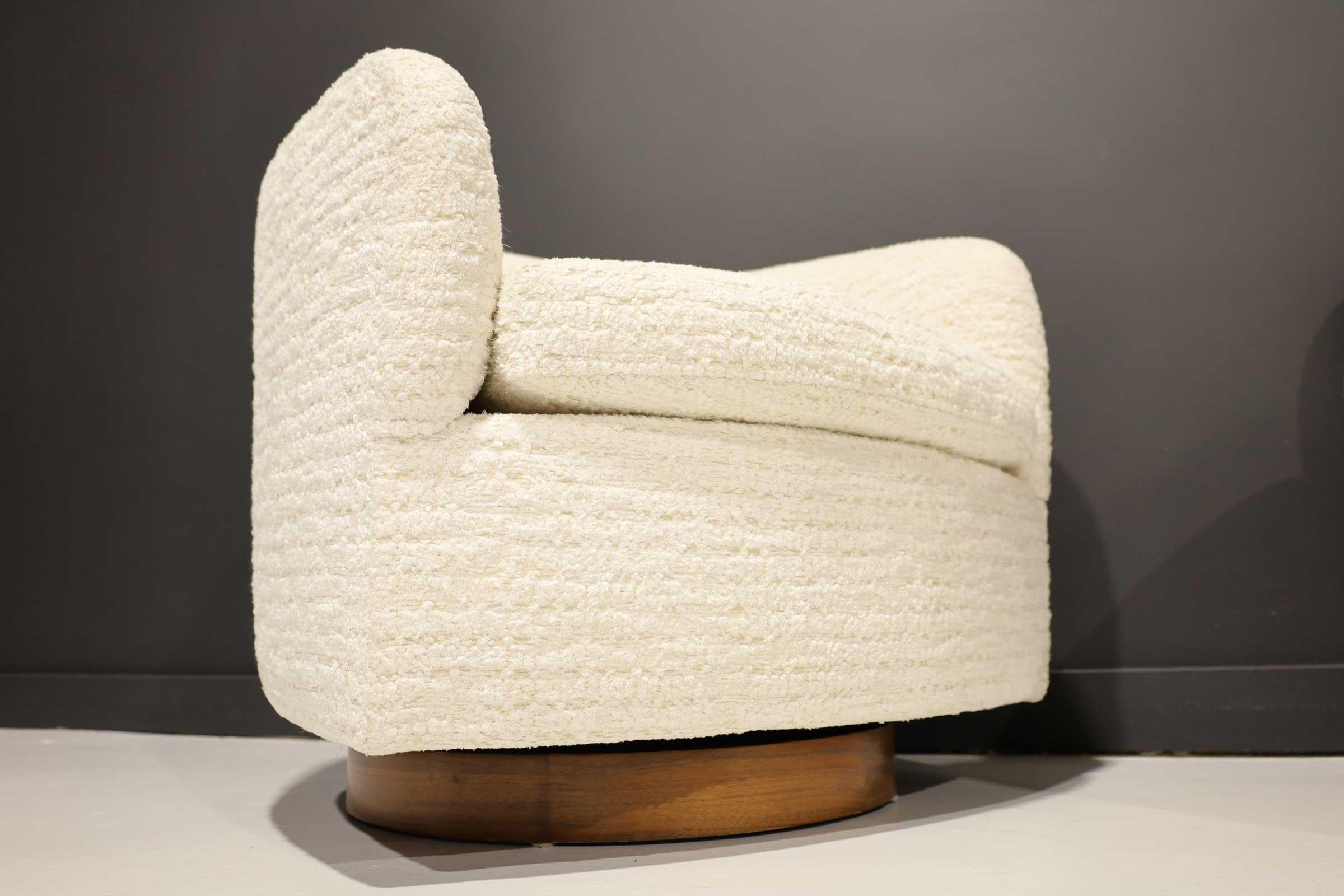 Milo Baughman Tilt Swivel Lounge Chairs in Kelly Wearstler Off-White Upholstery 4