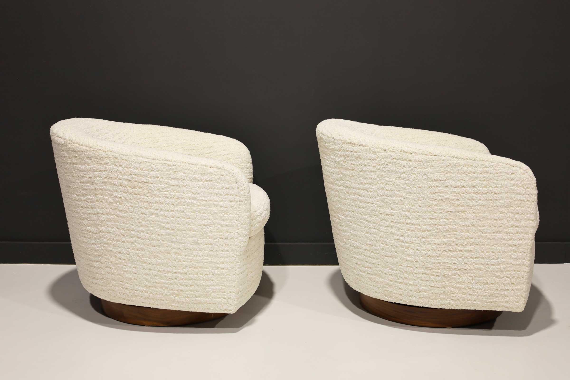 Mid-Century Modern Milo Baughman Tilt Swivel Lounge Chairs in Kelly Wearstler Off-White Upholstery