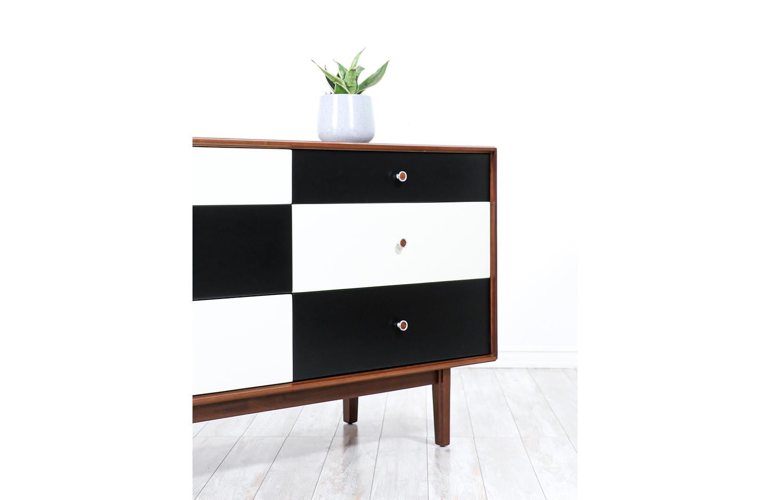 Mid-20th Century Milo Baughman Two-Tone Lacquered Dresser for Glenn of California