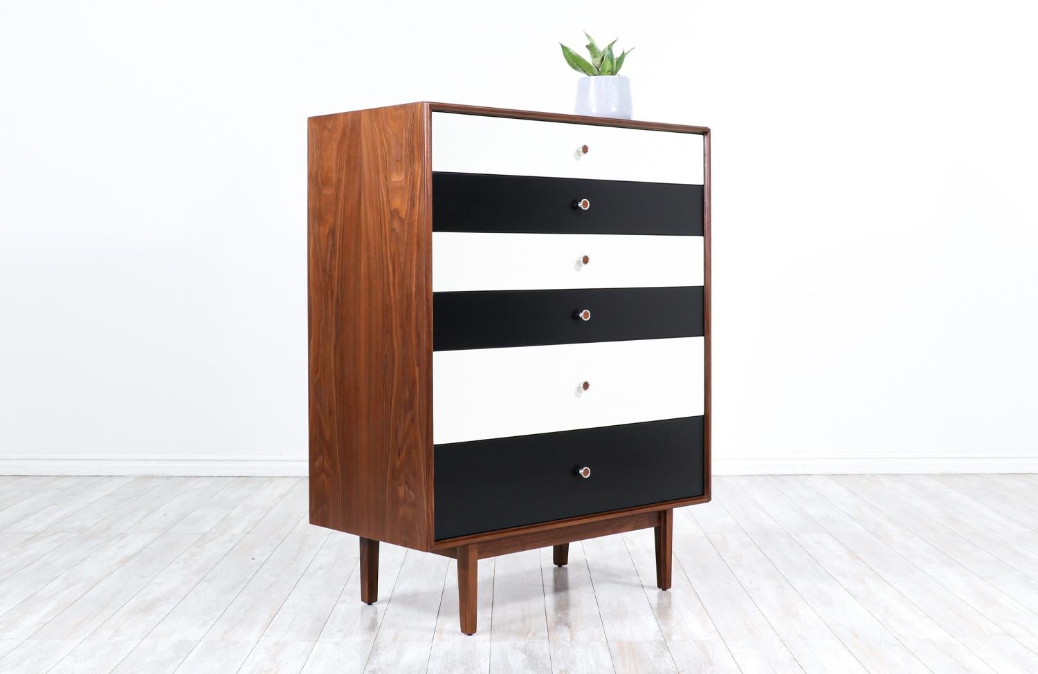 Milo Baughman Zweifarbig lackierter Highboy für Glenn of California (Moderne der Mitte des Jahrhunderts)