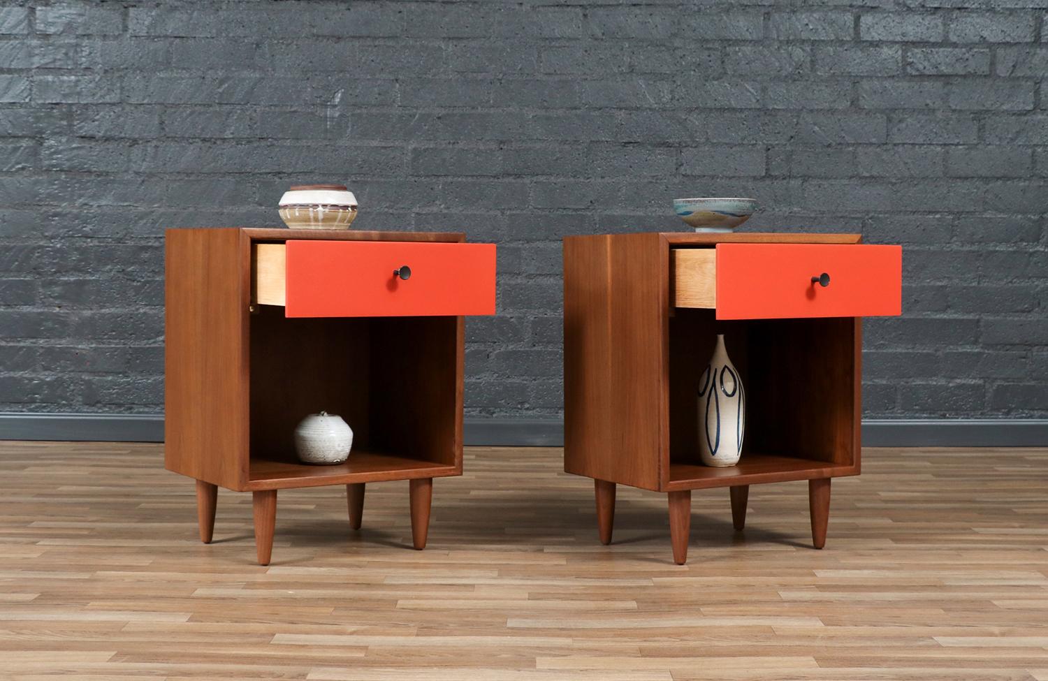 Mid-Century moderno Comodini laccati bicolore di Milo Baughman per Glenn of CA in vendita