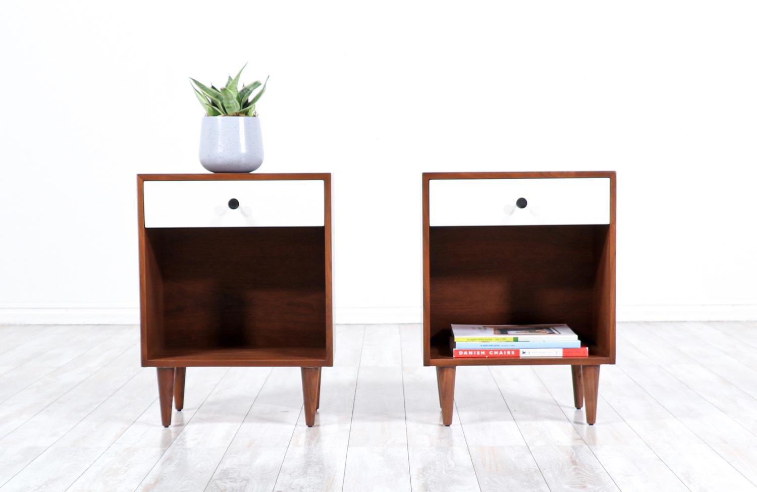 Mid-Century Modern Milo Baughman Two-Tone Lacquered Night Stands for Glenn of California