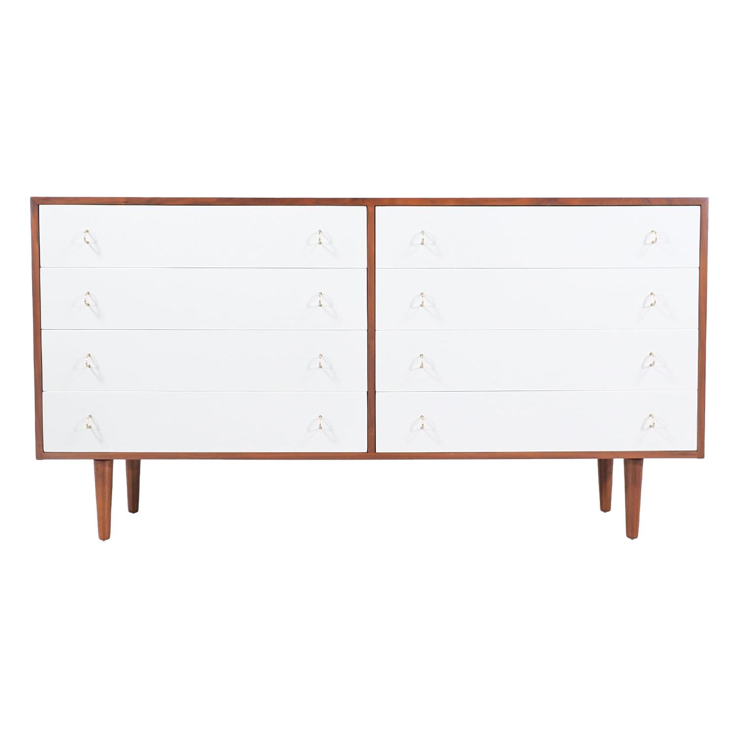 Milo Baughman Two-Tone Lacquered & Walnut 8-Drawer Dresser for Glenn of Californ