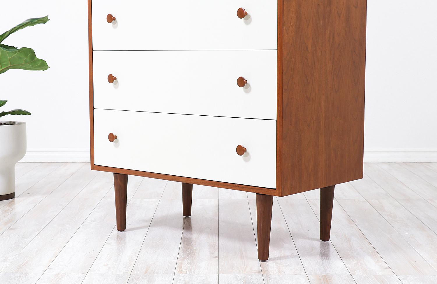 Midcentury 2-Tone Lacquered and Walnut Chest of Drawers for Glenn of California 4