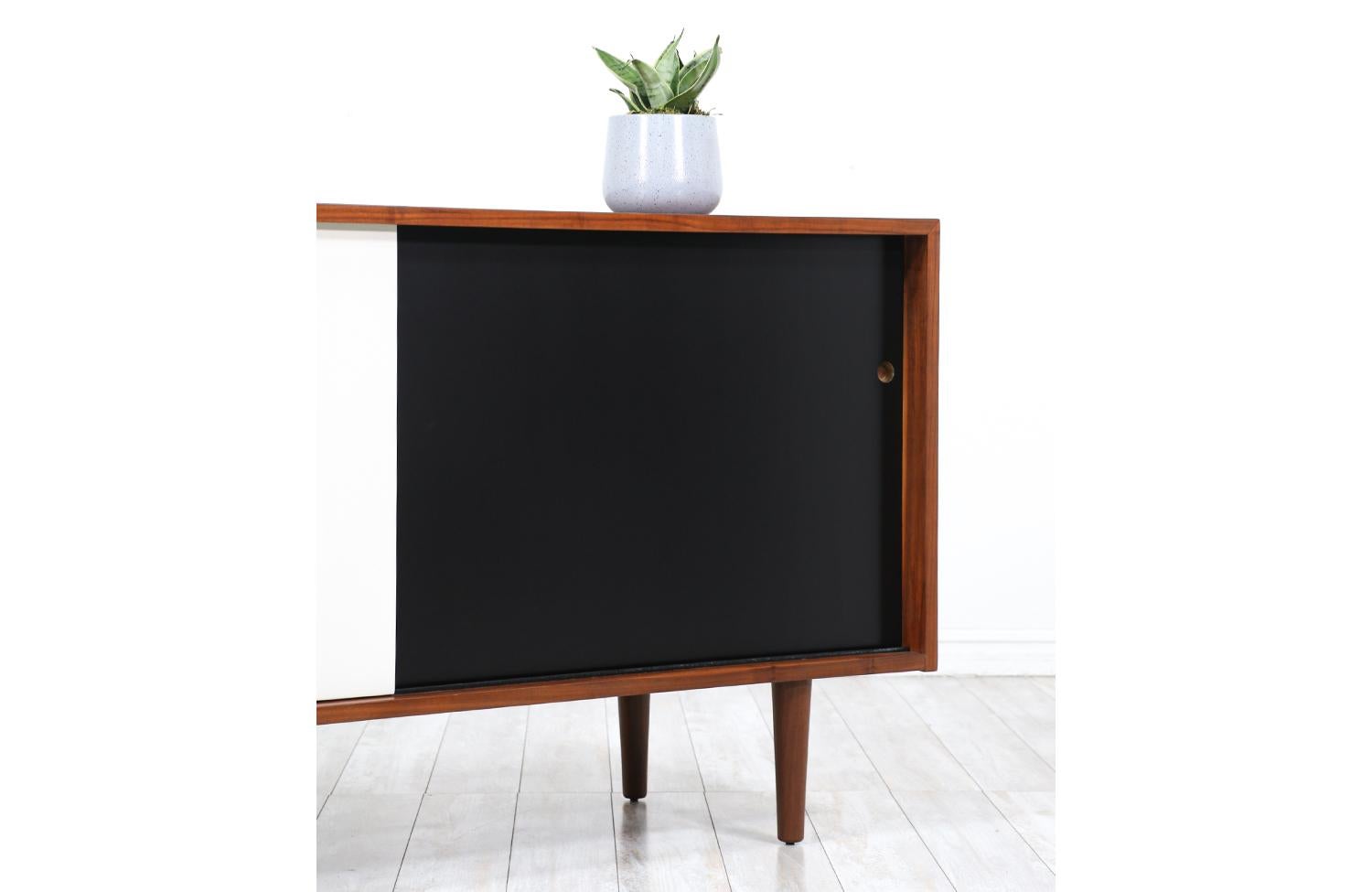 Milo Baughman Two-Tone Lacquered & Walnut Credenza for Glenn of California 3