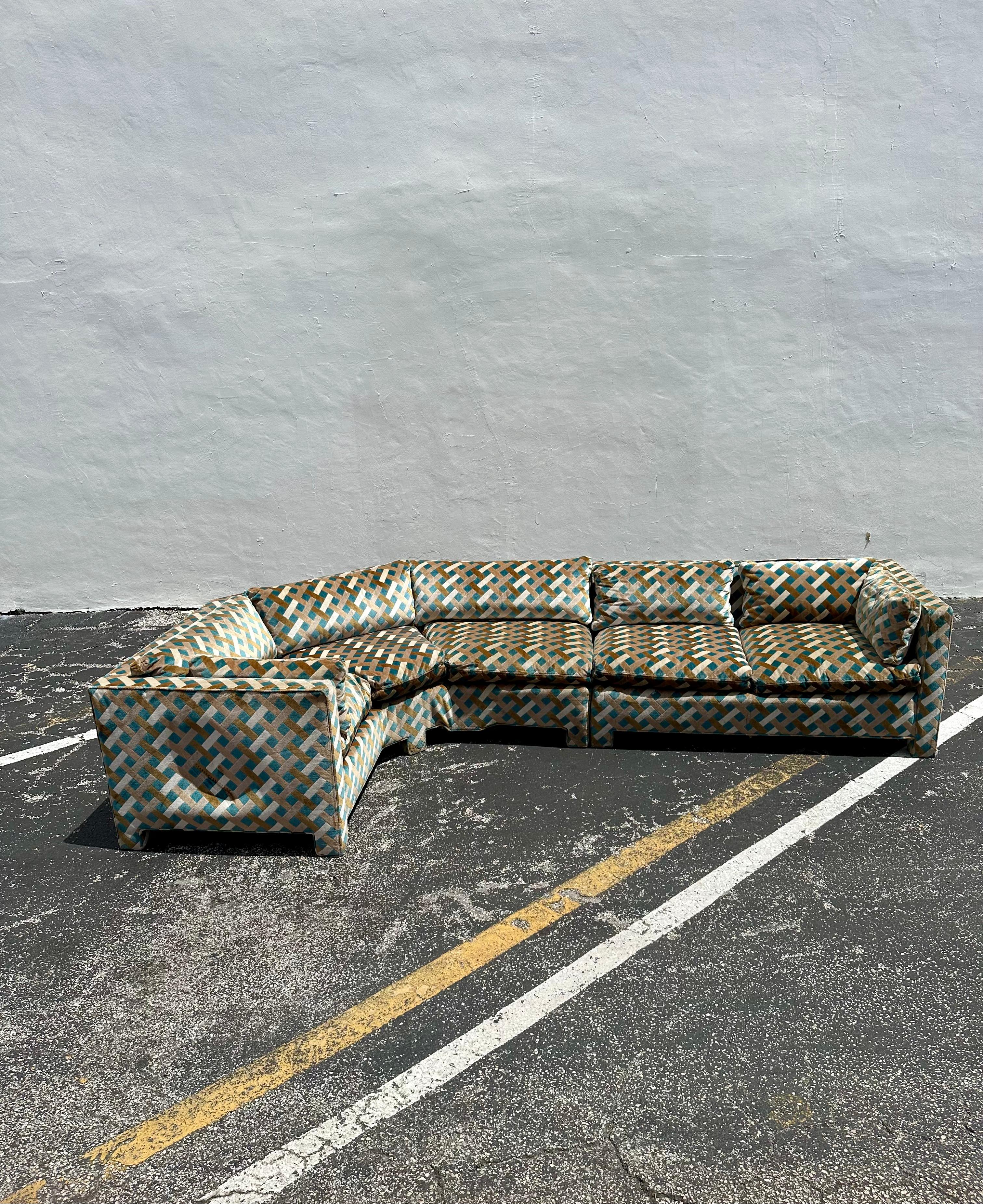 1970 Milo Baughman in Jack Lenor Larsen Blue Brown Lattice Velvet Sectional en vente 9