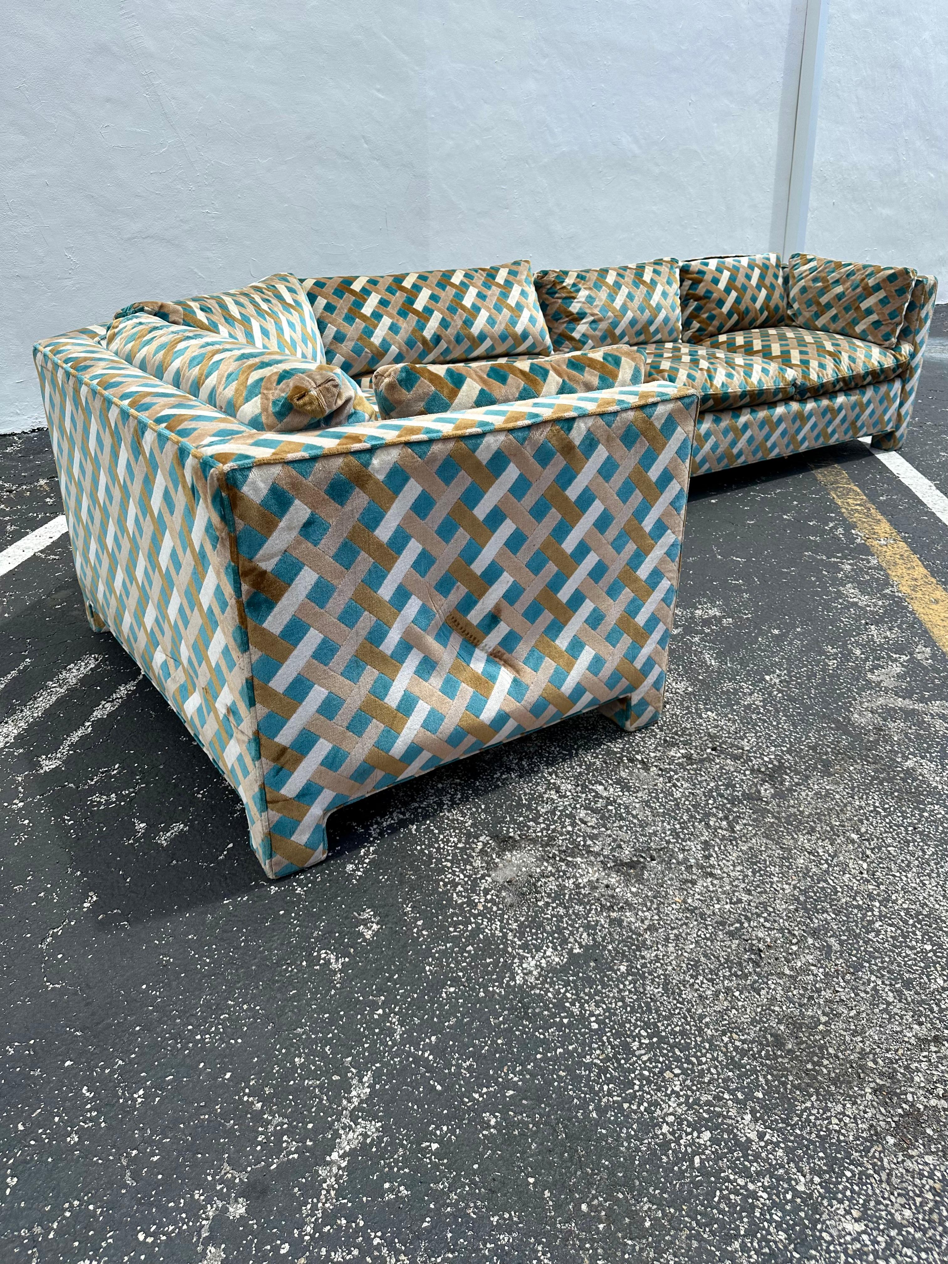 1970 Milo Baughman in Jack Lenor Larsen Blue Brown Lattice Velvet Sectional Bon état - En vente à Fort Lauderdale, FL