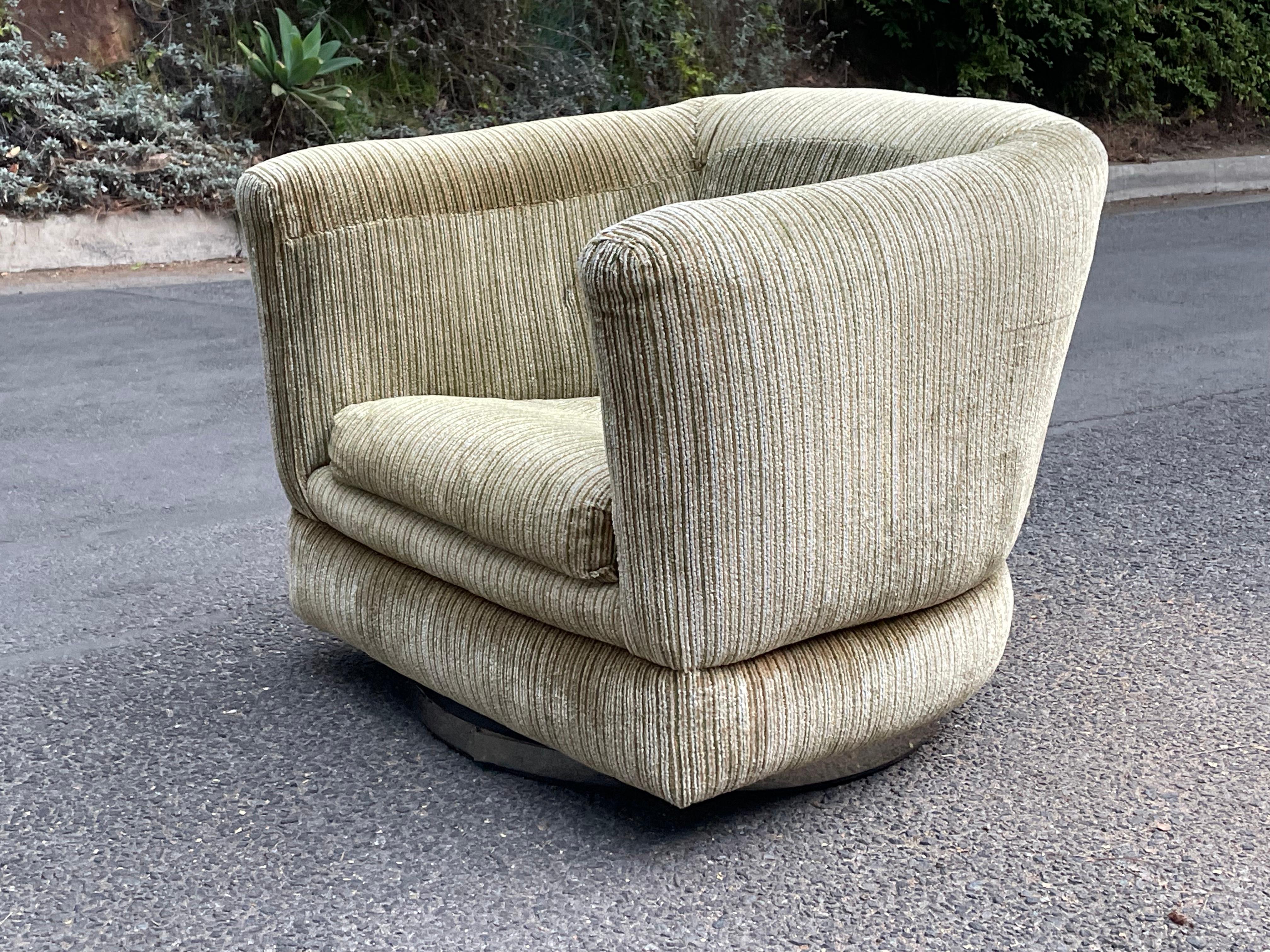 Mid-20th Century Milo Baughman Vintage Swivel Lounge Chair with Chrome Base