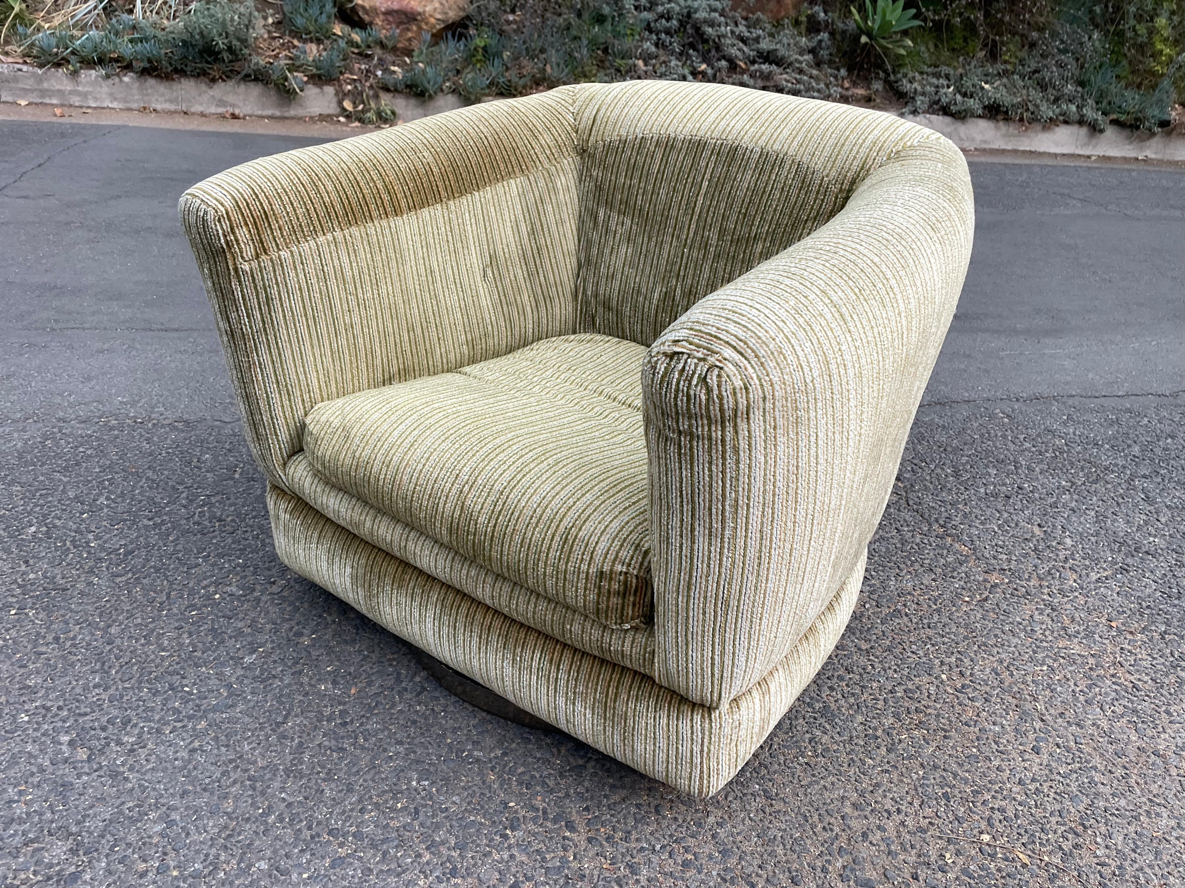 Milo Baughman Vintage Swivel Lounge Chair with Chrome Base 1