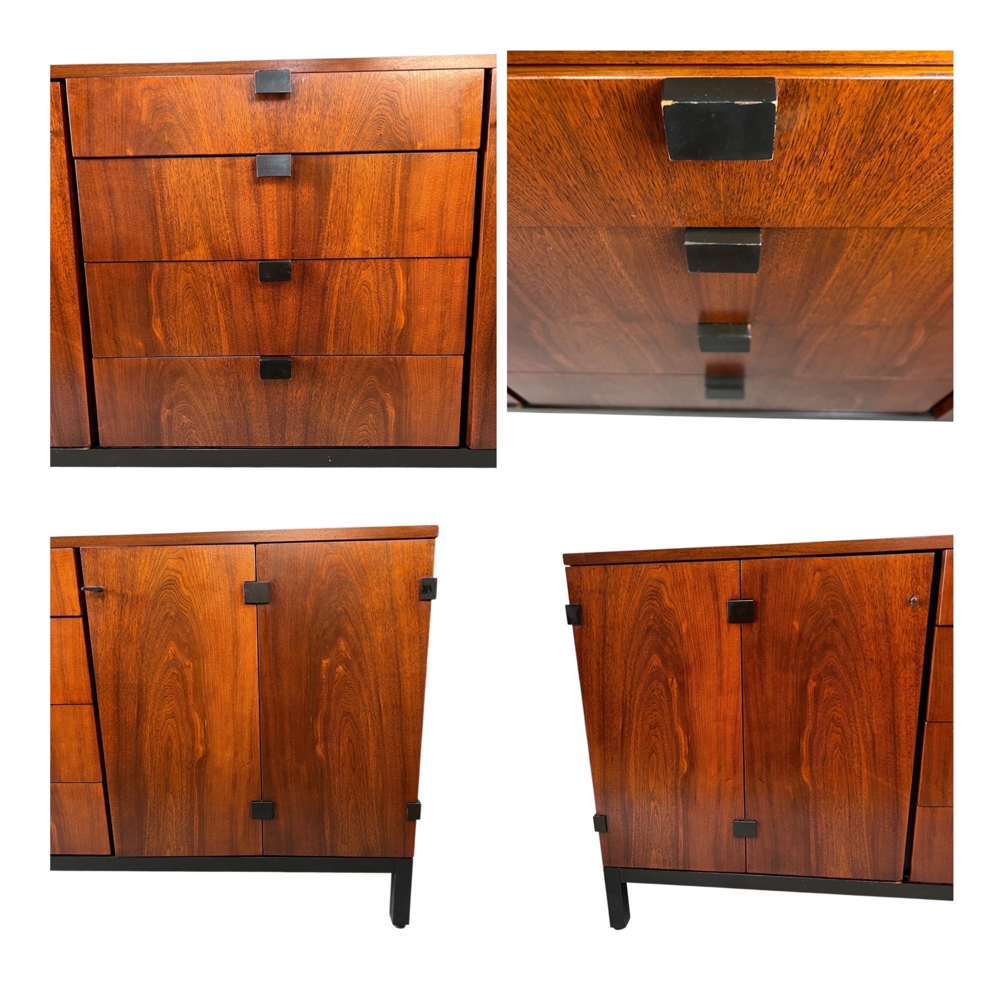 Buffet in noce di Milo Baughman per Directional in vendita 5