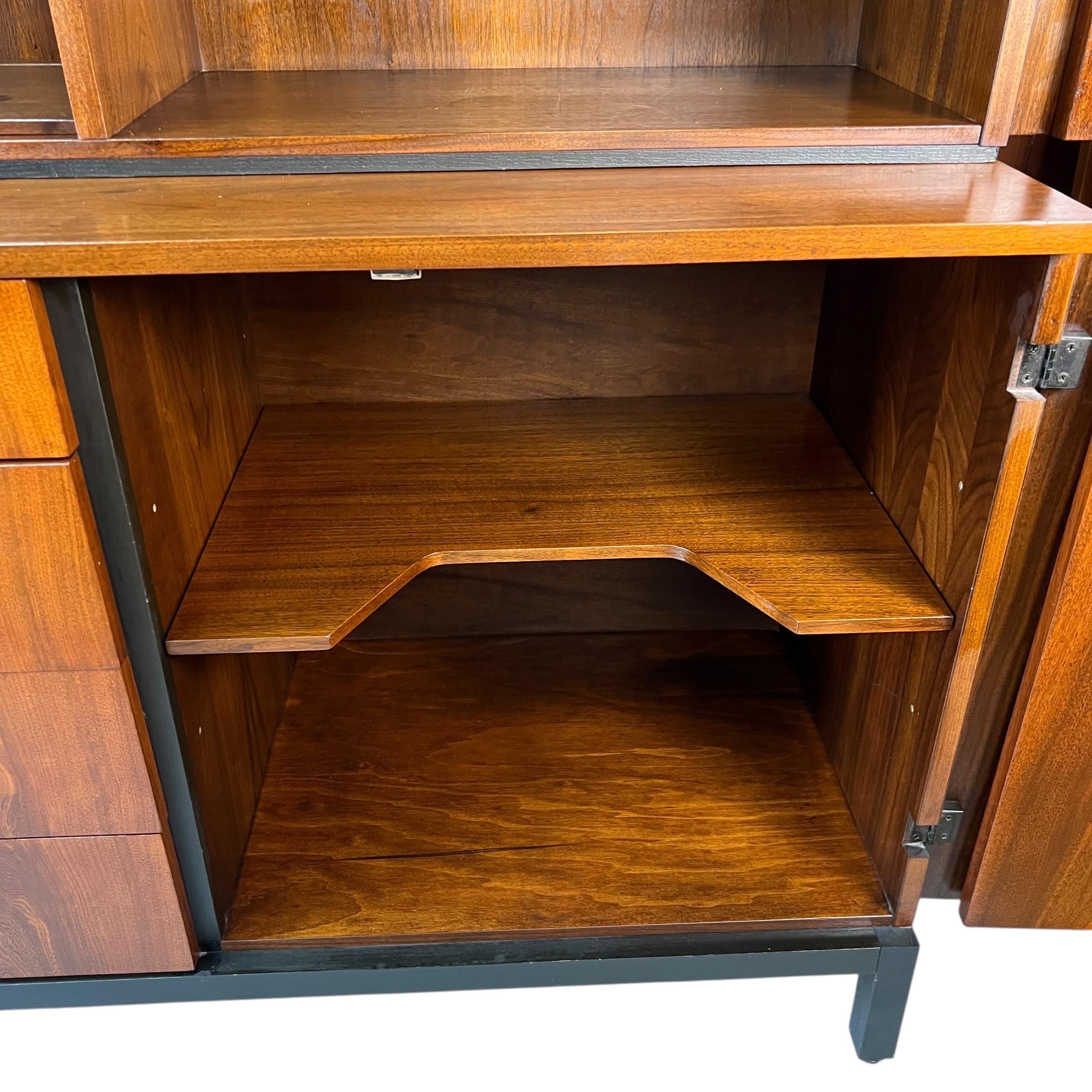 Buffet in noce di Milo Baughman per Directional in vendita 12