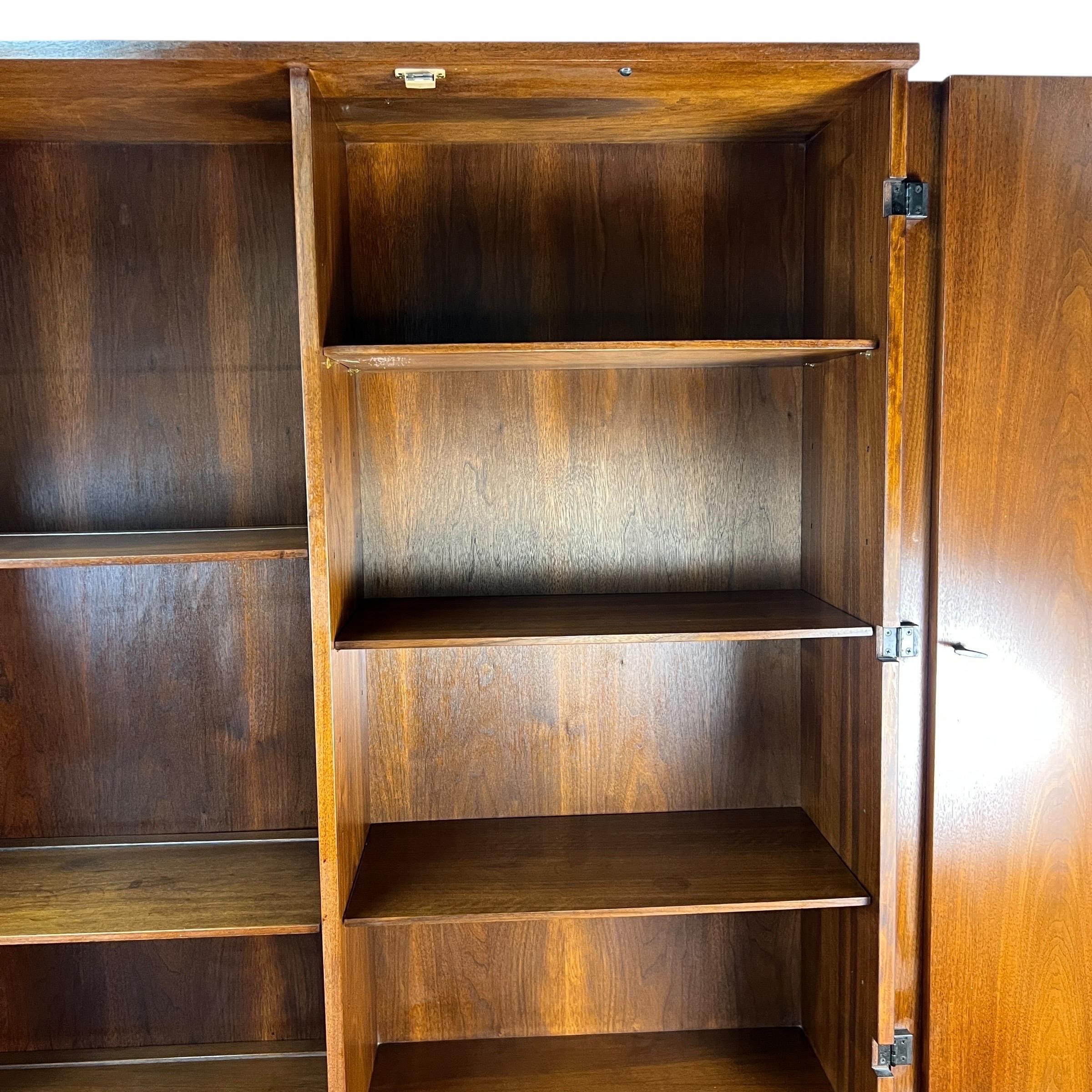 Buffet in noce di Milo Baughman per Directional in vendita 2