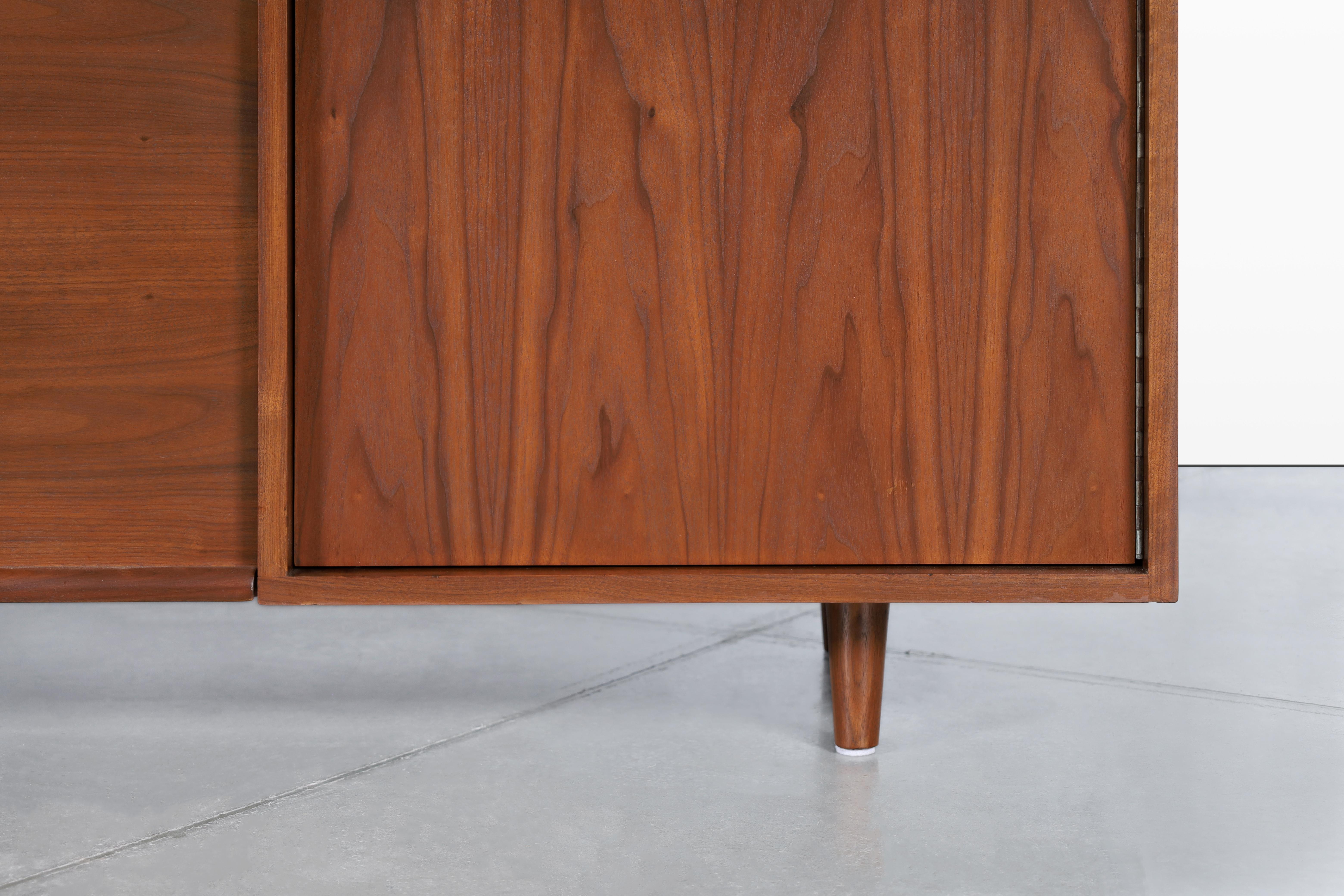 Americano Credenza in noce Milo Baughman di Glenn of California in vendita