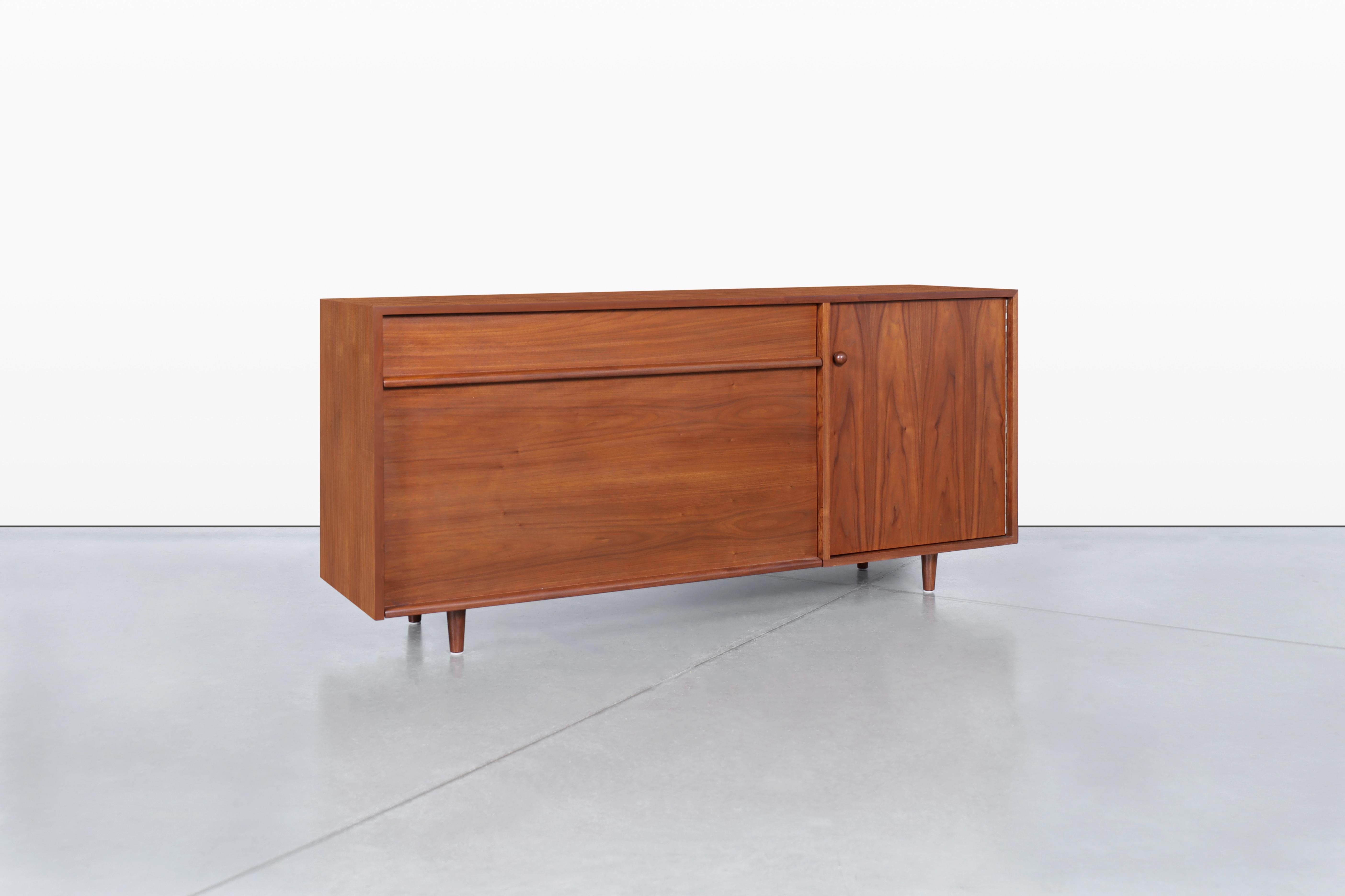 Credenza in noce Milo Baughman di Glenn of California In condizioni ottime in vendita a North Hollywood, CA