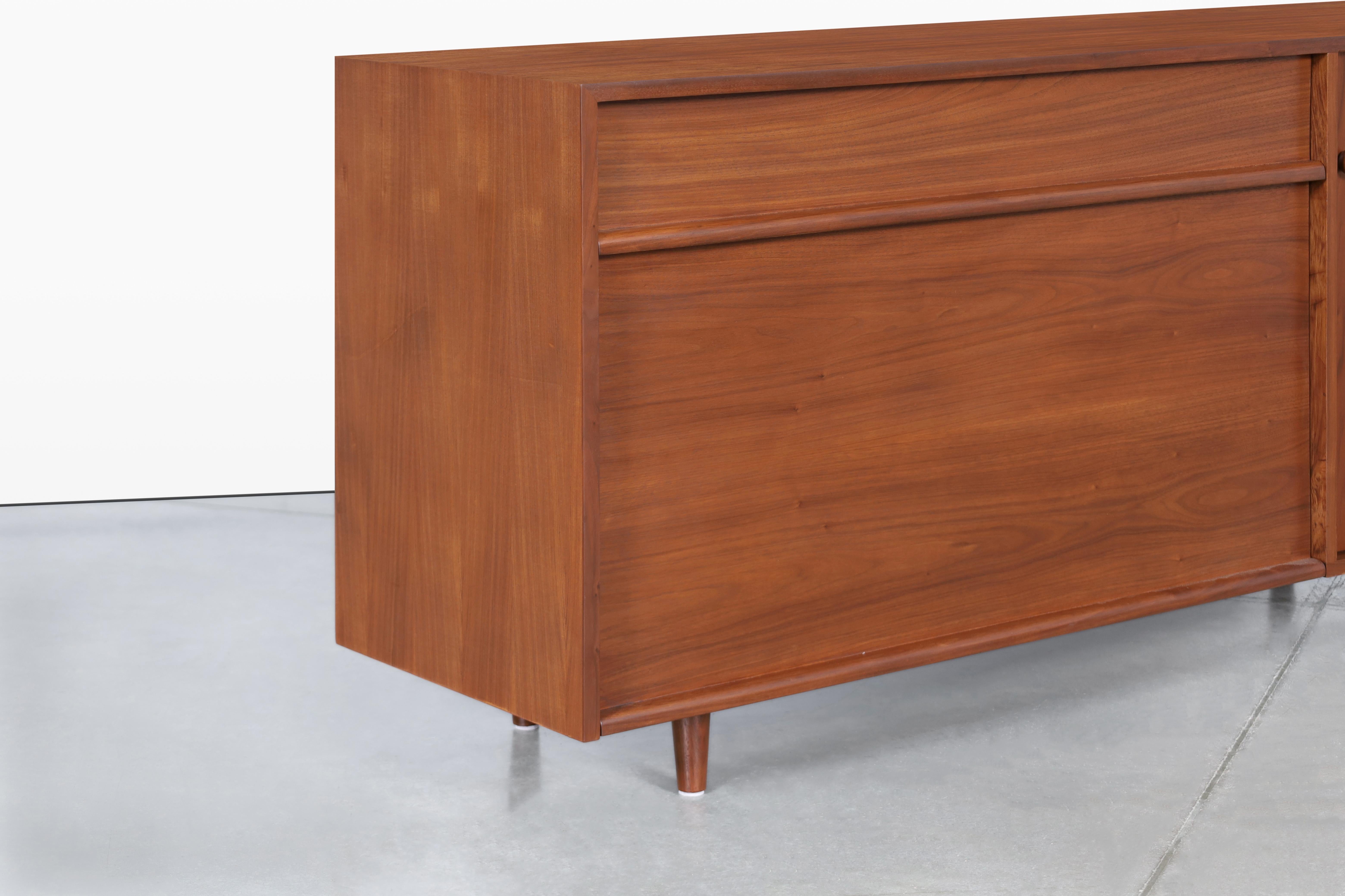 Metà XX secolo Credenza in noce Milo Baughman di Glenn of California in vendita