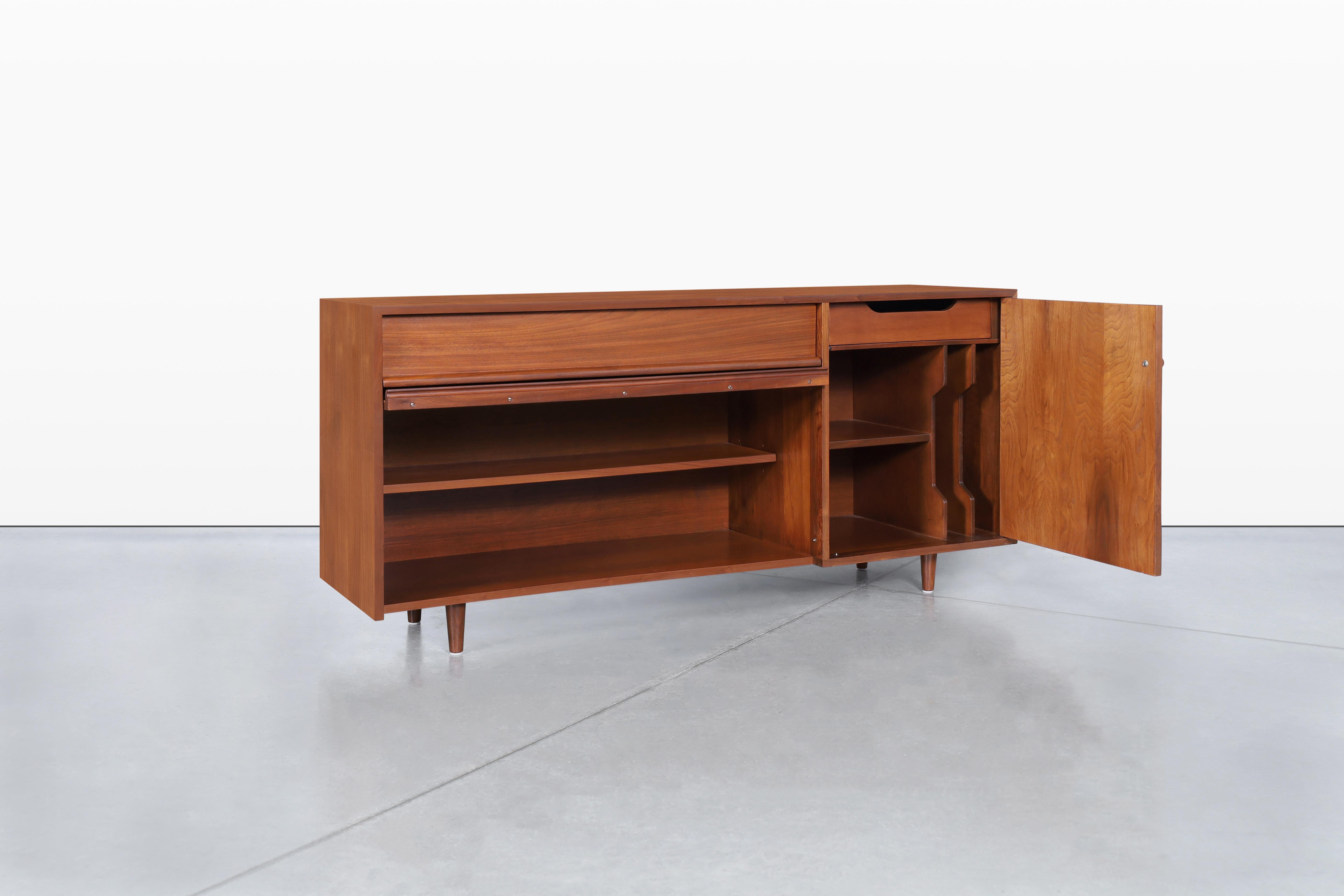 Credenza in noce Milo Baughman di Glenn of California in vendita 1
