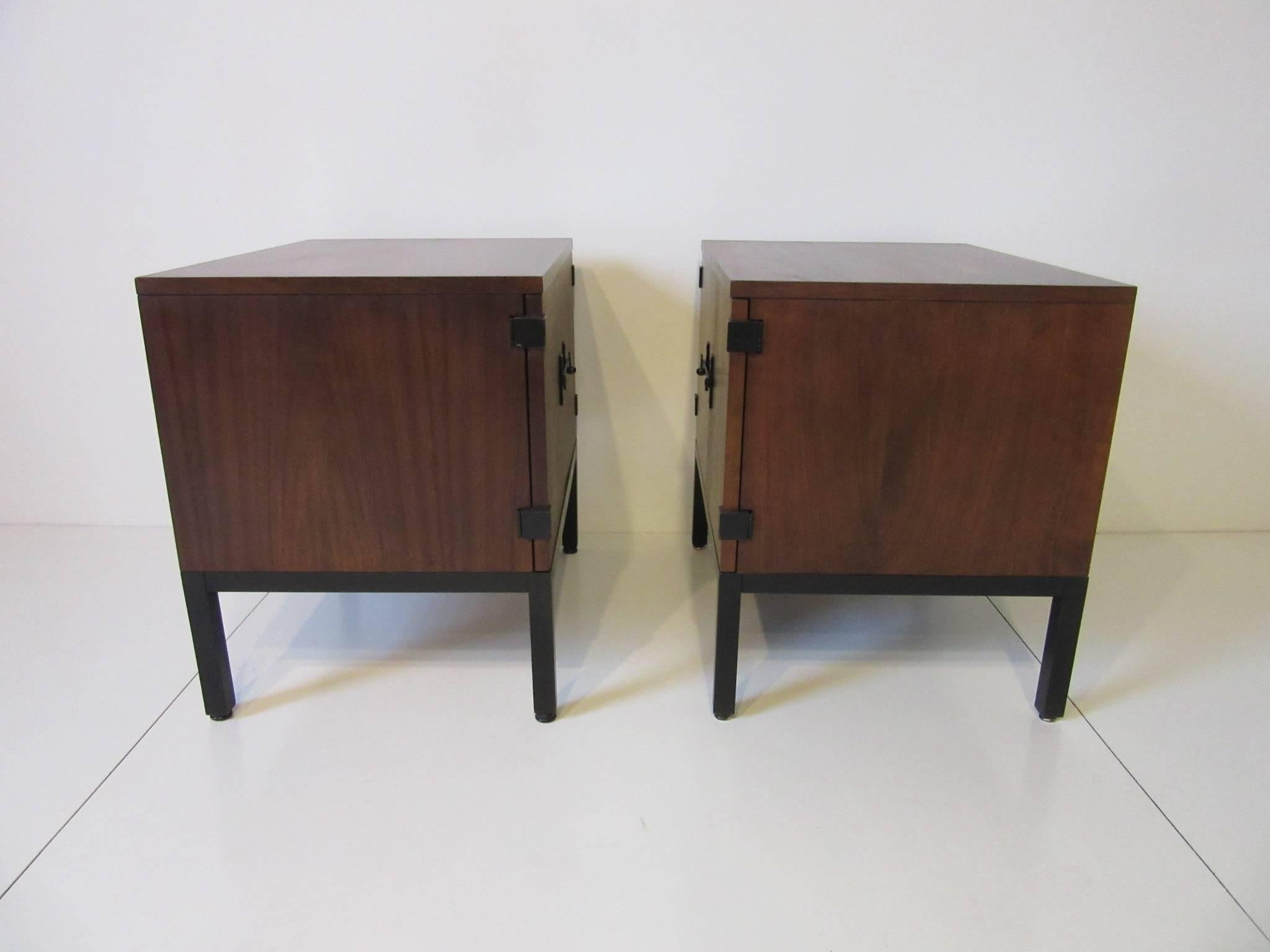 Milo Baughman Walnut Nightstands for Directional In Excellent Condition In Cincinnati, OH