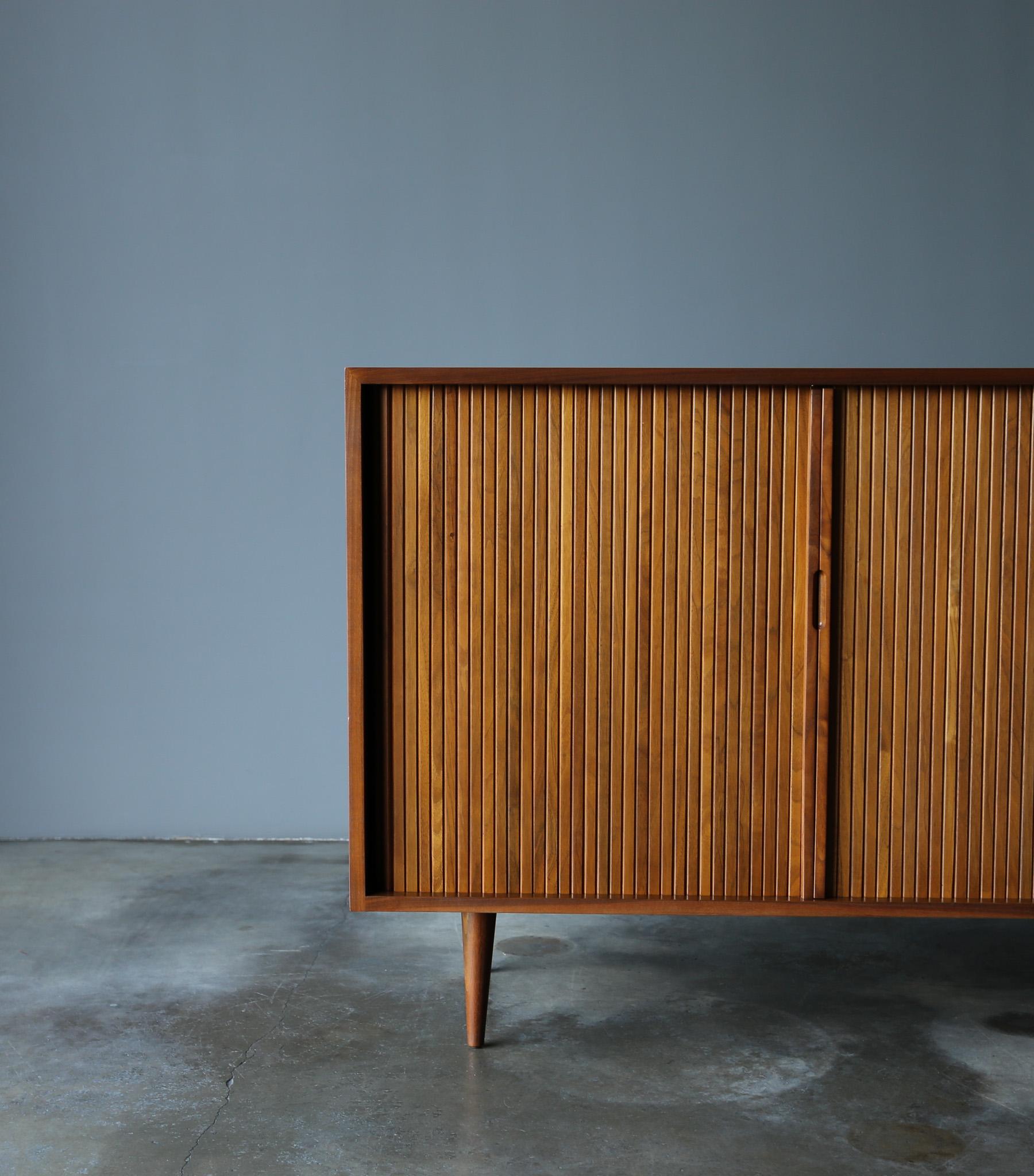 Milo Baughman Walnut Tambour Door Credenza for Glenn of California, c.1960 In Good Condition In San Juan Capistrano, CA