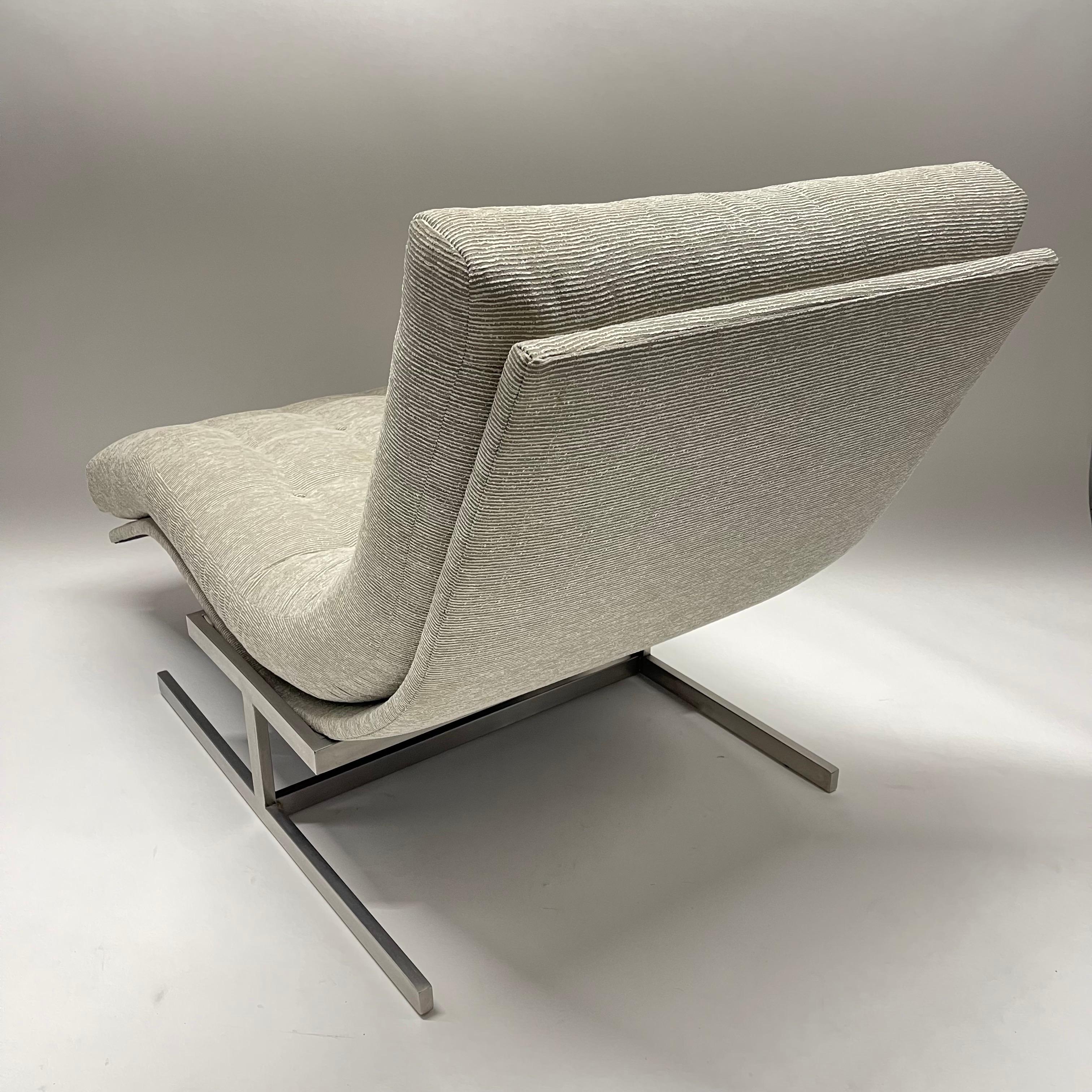 Mid Century Wave Chaise in the Style of Milo Baughman, circa 1970's 3