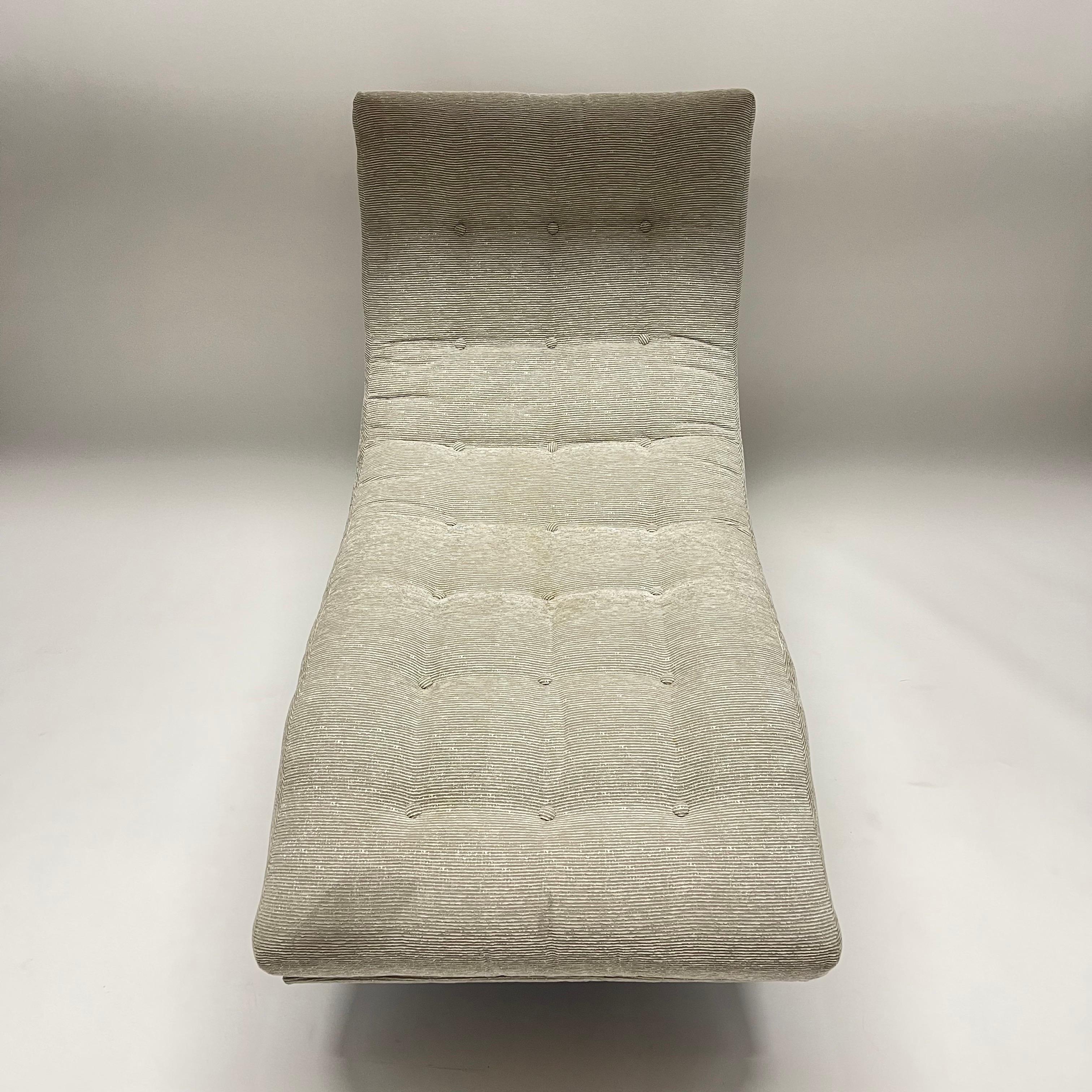Mid Century Wave Chaise in the Style of Milo Baughman, circa 1970's In Good Condition For Sale In Miami, FL