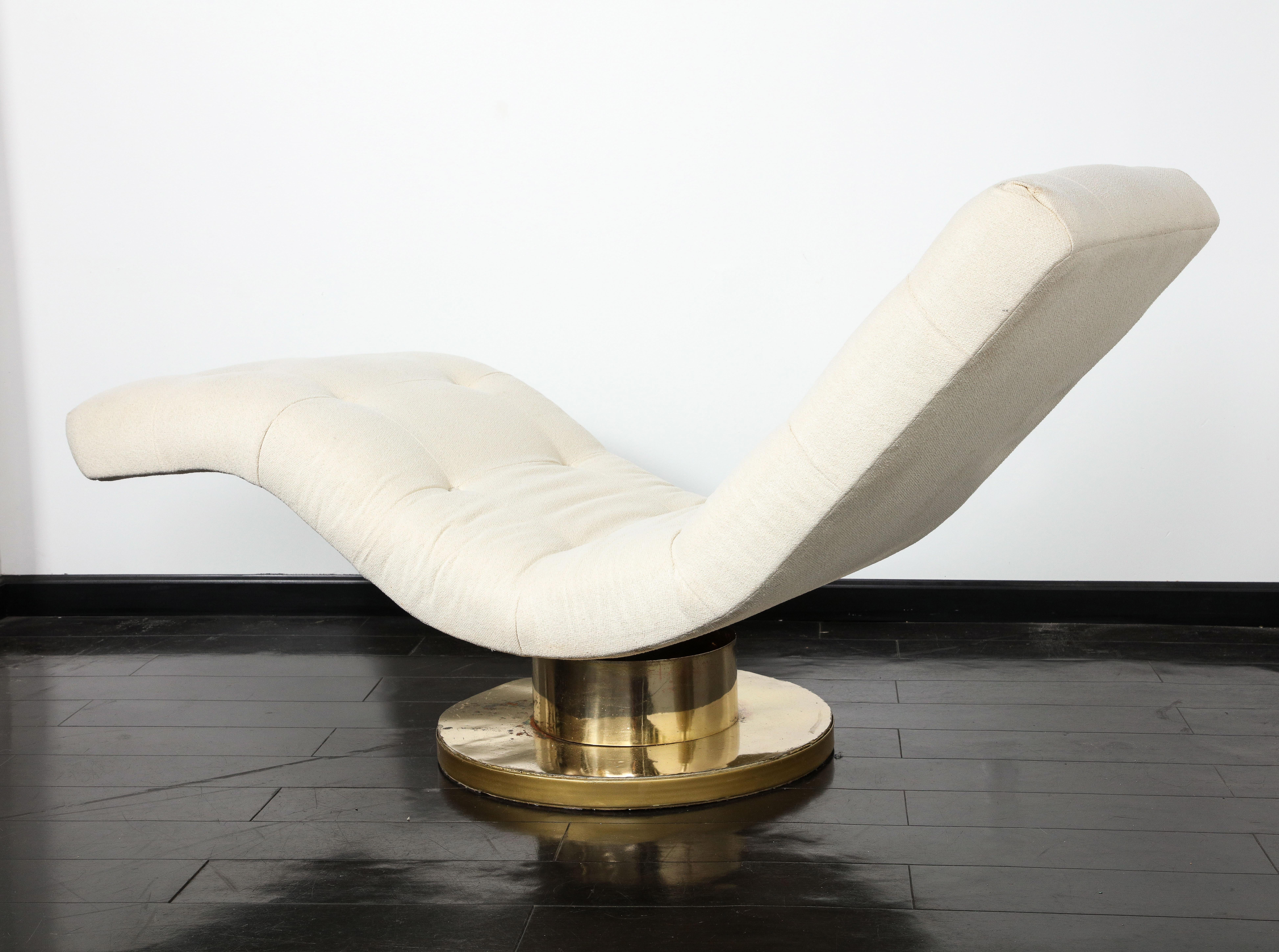 Milo Baughman Wave Chaise Lounge Chair with Tufted Top and Brass Base, 1970s For Sale 4