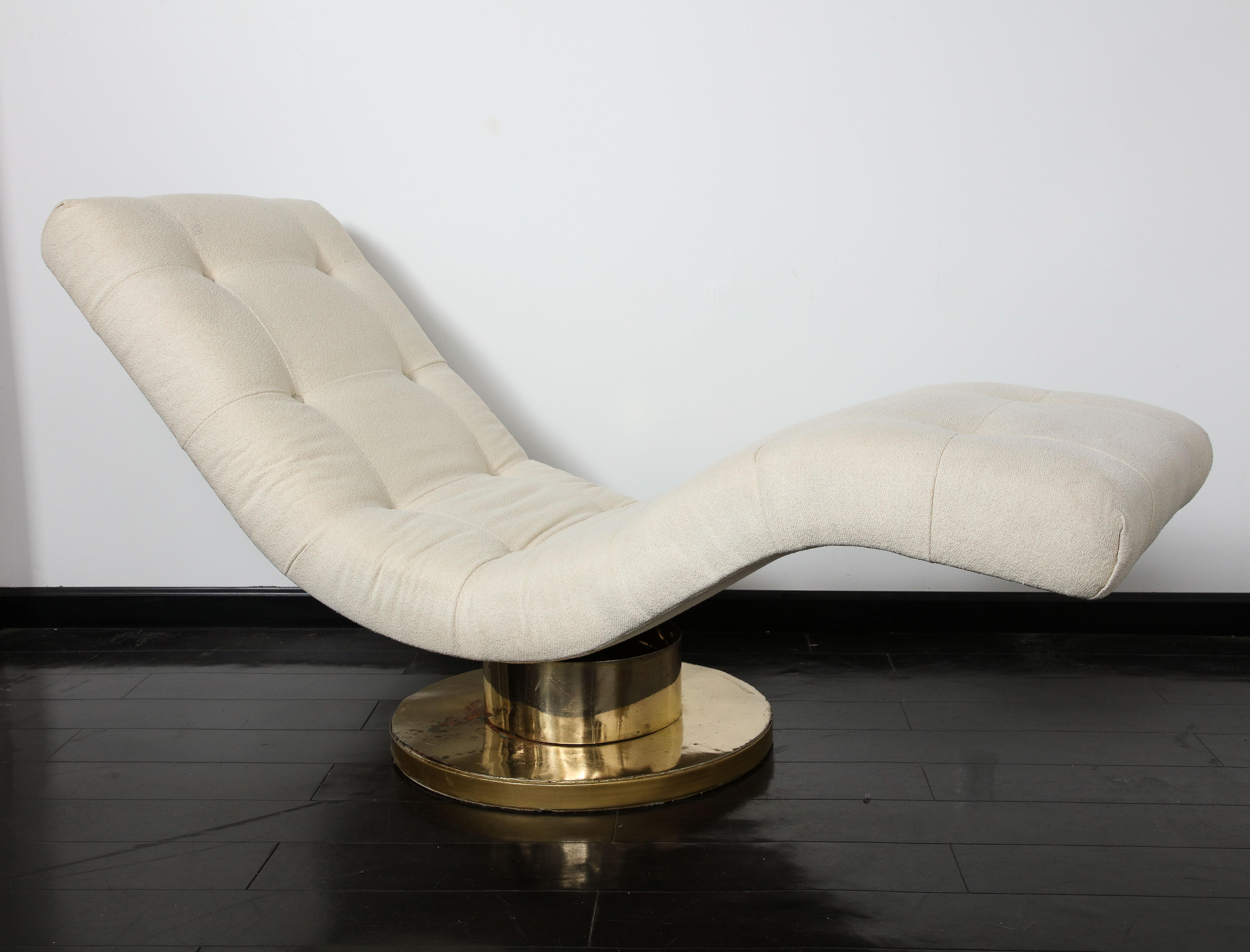 Late 20th Century Milo Baughman Wave Chaise Lounge Chair with Tufted Top and Brass Base, 1970s For Sale
