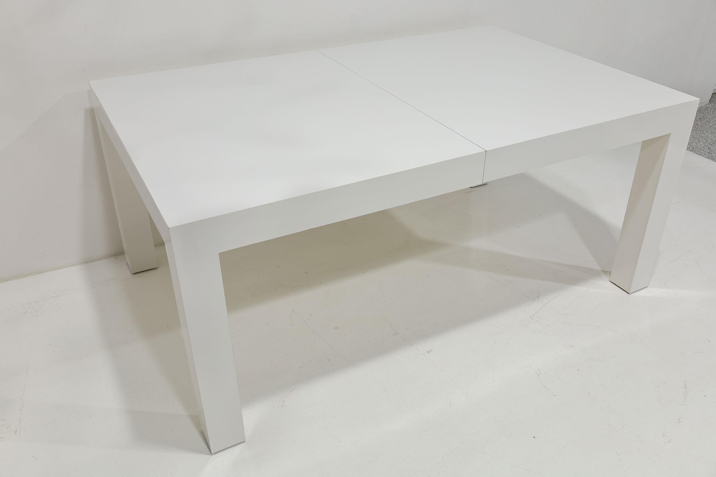 Milo Baughman White Lacquer Parsons Dining Table In Good Condition In Dallas, TX