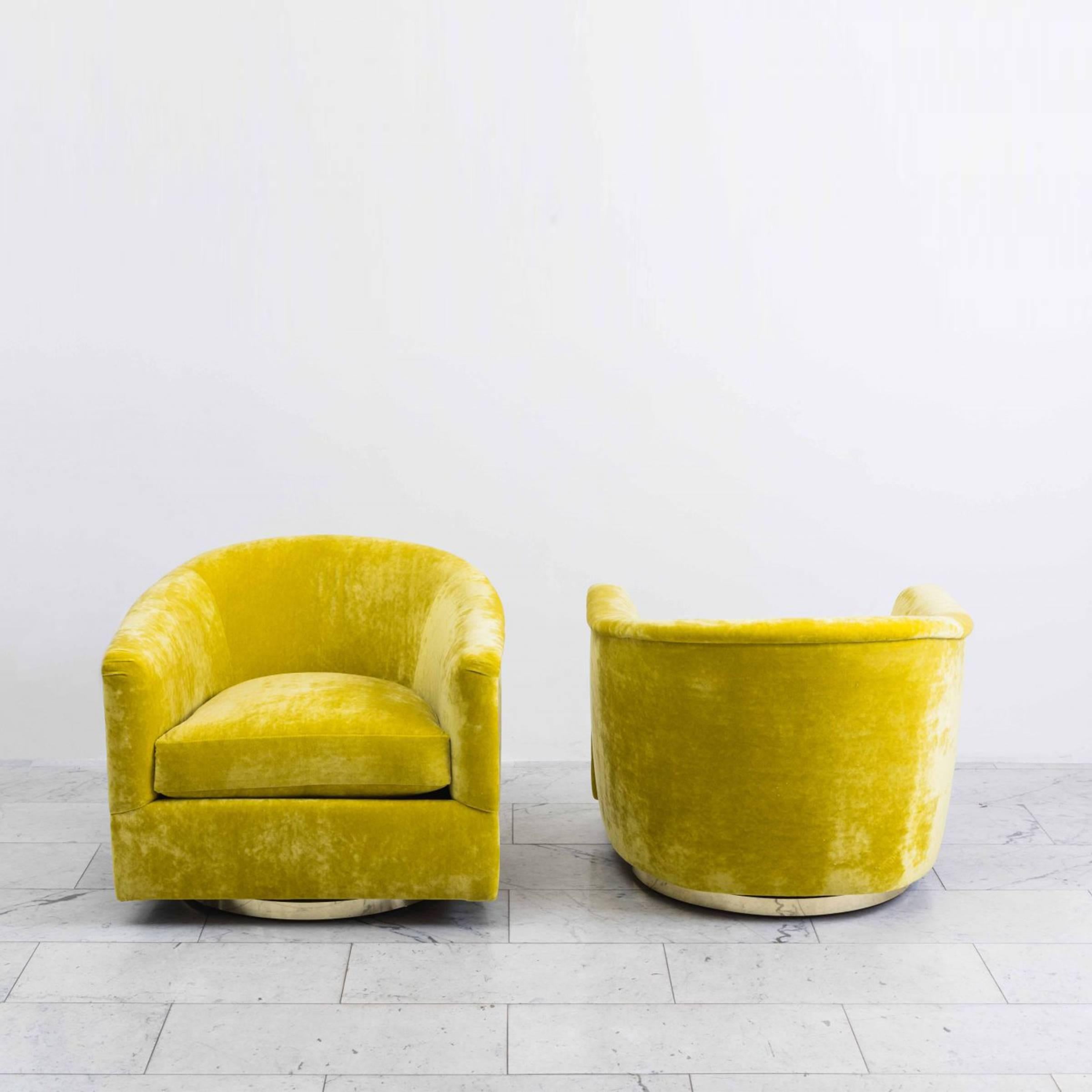Milo Baughman, Pair of Starfruit Swivel Chairs, USA, 1970s In Excellent Condition In New York, NY