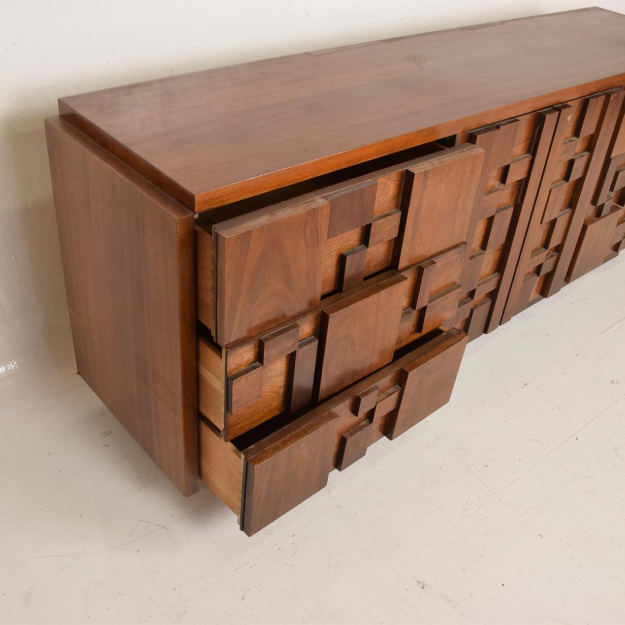 Milo Baughman Mid-Century Modern Brutalist Dresser, Lane Patchwork Walnut Tiles In Good Condition In Chula Vista, CA
