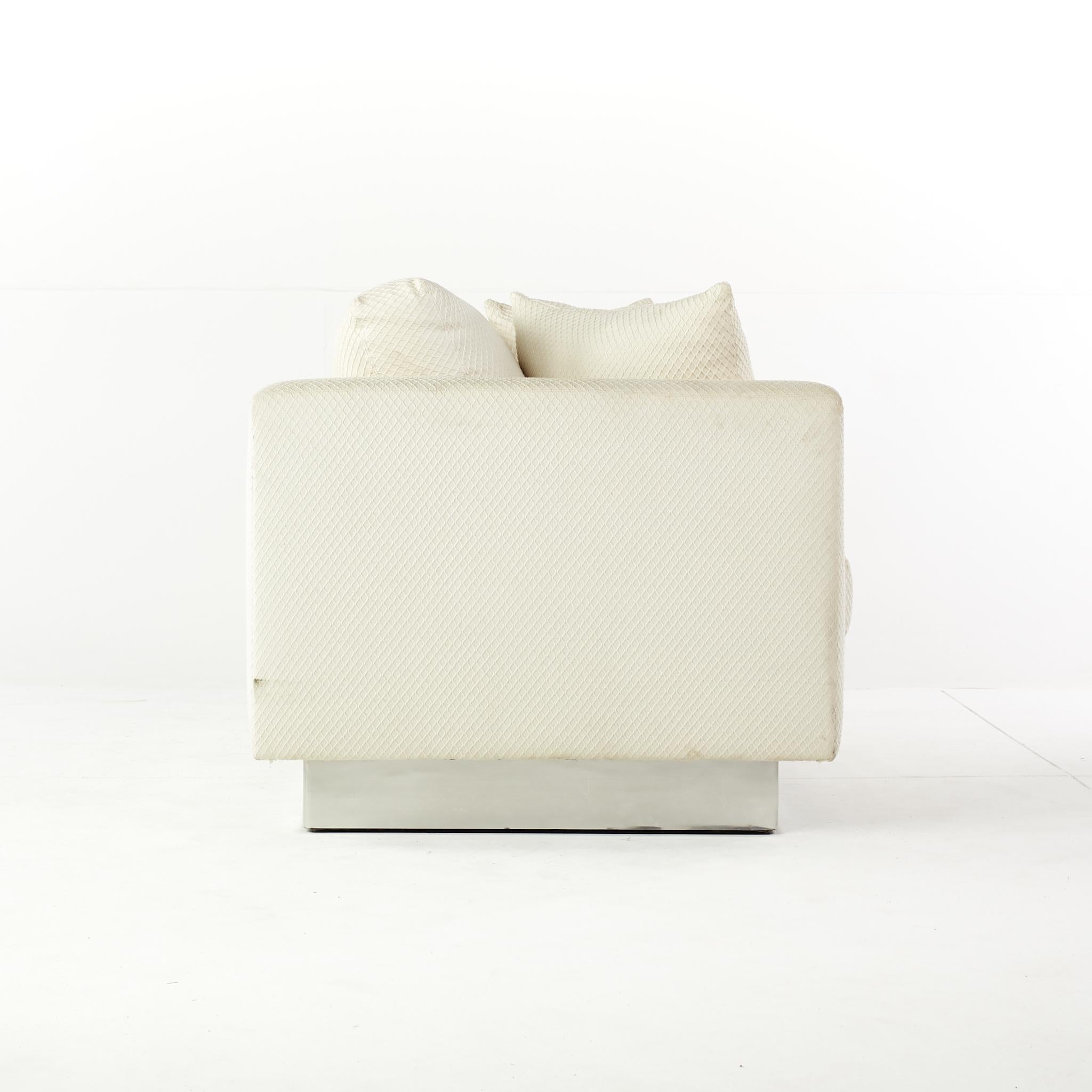 Tissu d'ameublement Paire de chaises d'amour de style Milo Baugman à base chromée de style moderniste du milieu du siècle dernier en vente
