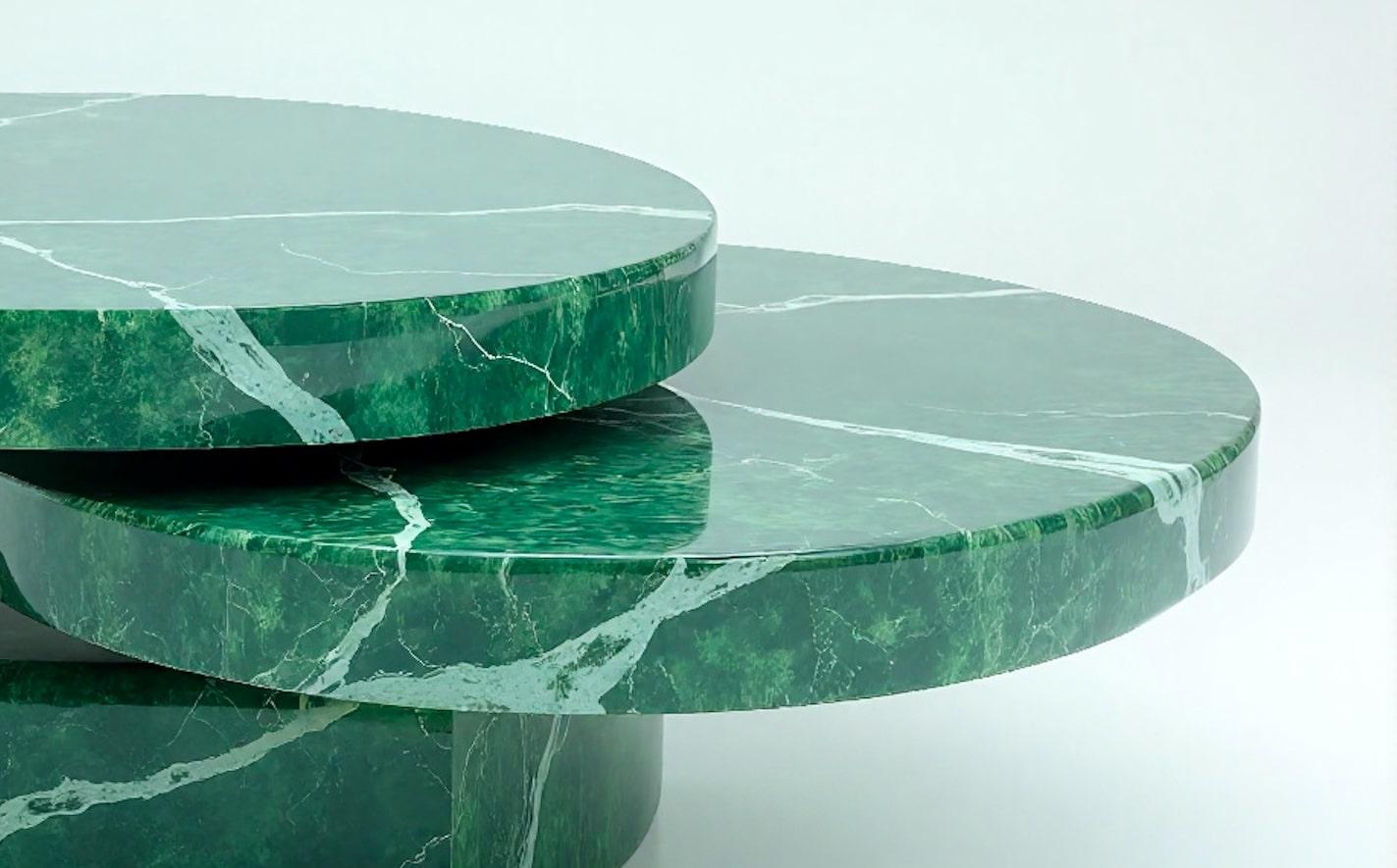 Eleva tu salón con la Mesa de centro de mármol verde Milo, una pieza de inspiración de mediados de siglo que fusiona un elegante diseño moderno con materiales naturales atemporales. Hecha a mano en mármol verde indio de primera calidad con