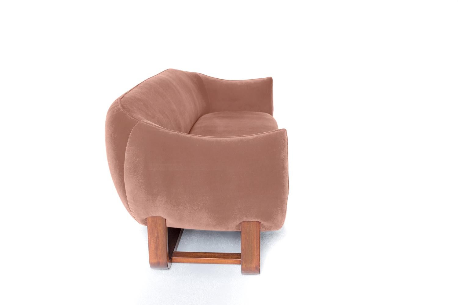 Mid-Century Modern Canapé Milo, velours brolee camée/crème en vente