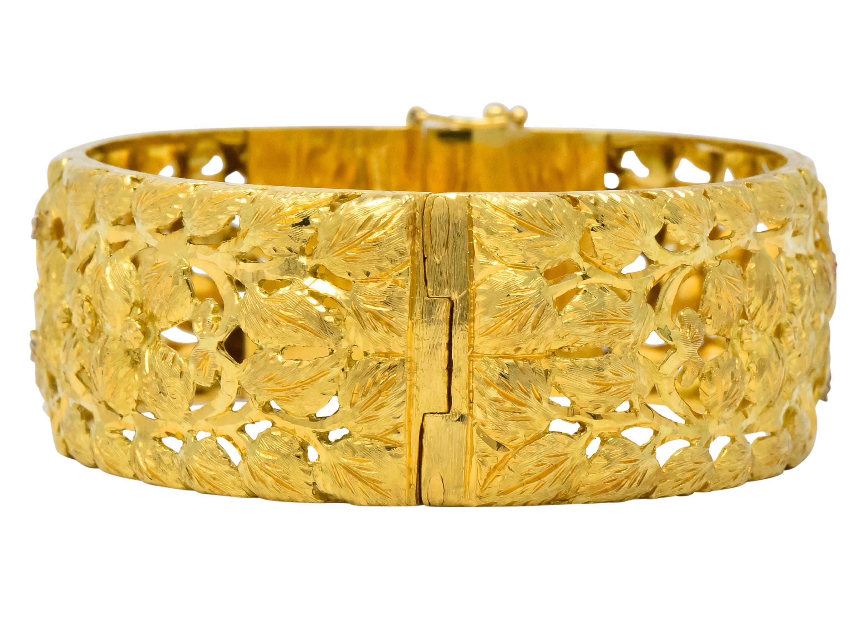 Contemporary Milor 18 Karat Gold Hinged Bangle Bracelet