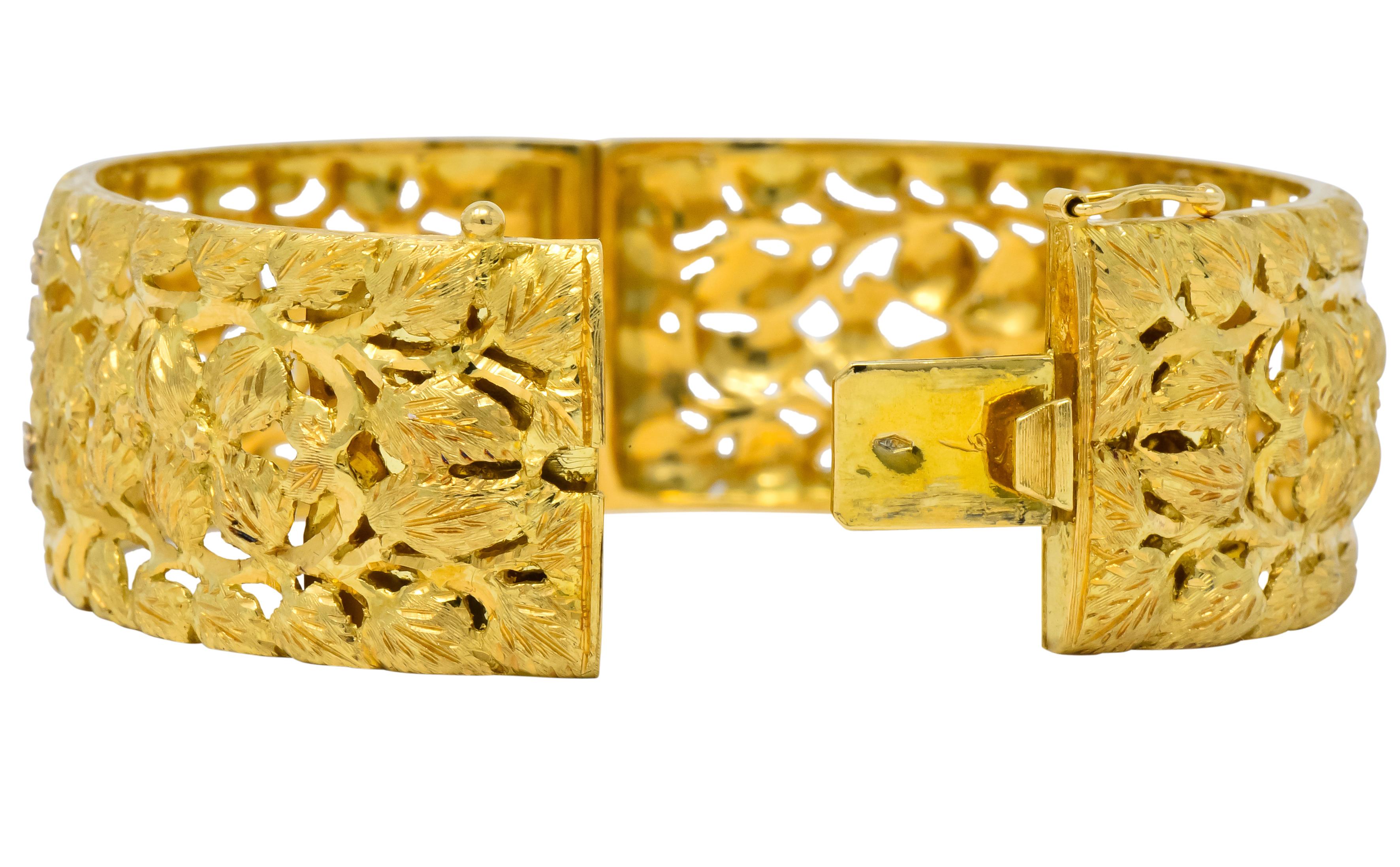 Milor 18 Karat Gold Hinged Bangle Bracelet In Excellent Condition In Philadelphia, PA