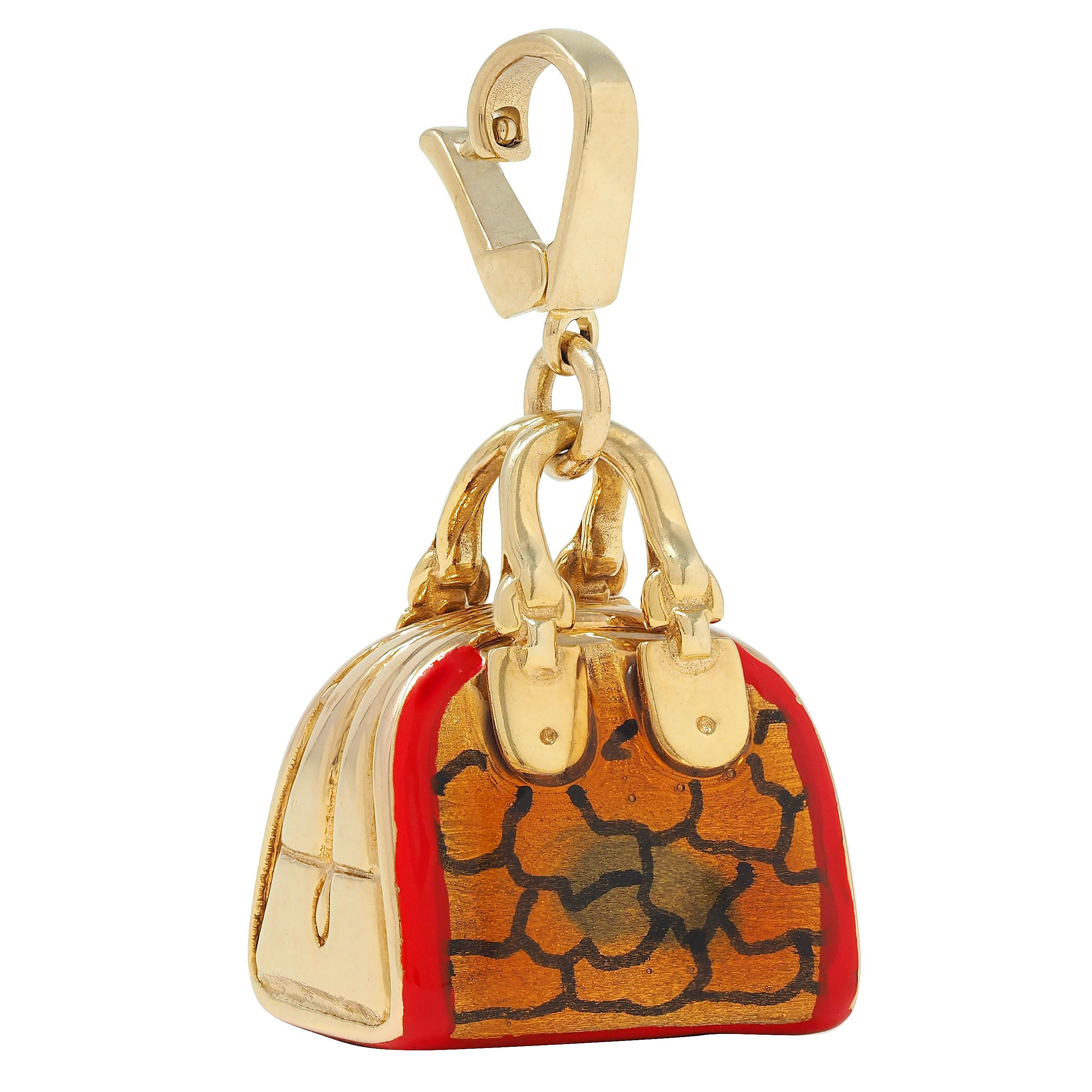 Conçu comme un sac à main dimensionnel avec des poignées arquées et des caractéristiques rainurées.
Poli et peint avec un émail brun orangé transparent et brillant.
Avec des lignes noires représentant des animaux girafes et des bords rouges