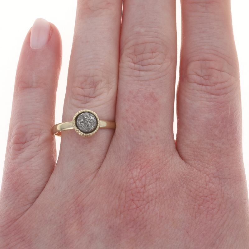 Round Cut Milor Druzy Quartz Bezel Set Solitaire Ring - Yellow Gold 14k Round SZ 10 For Sale