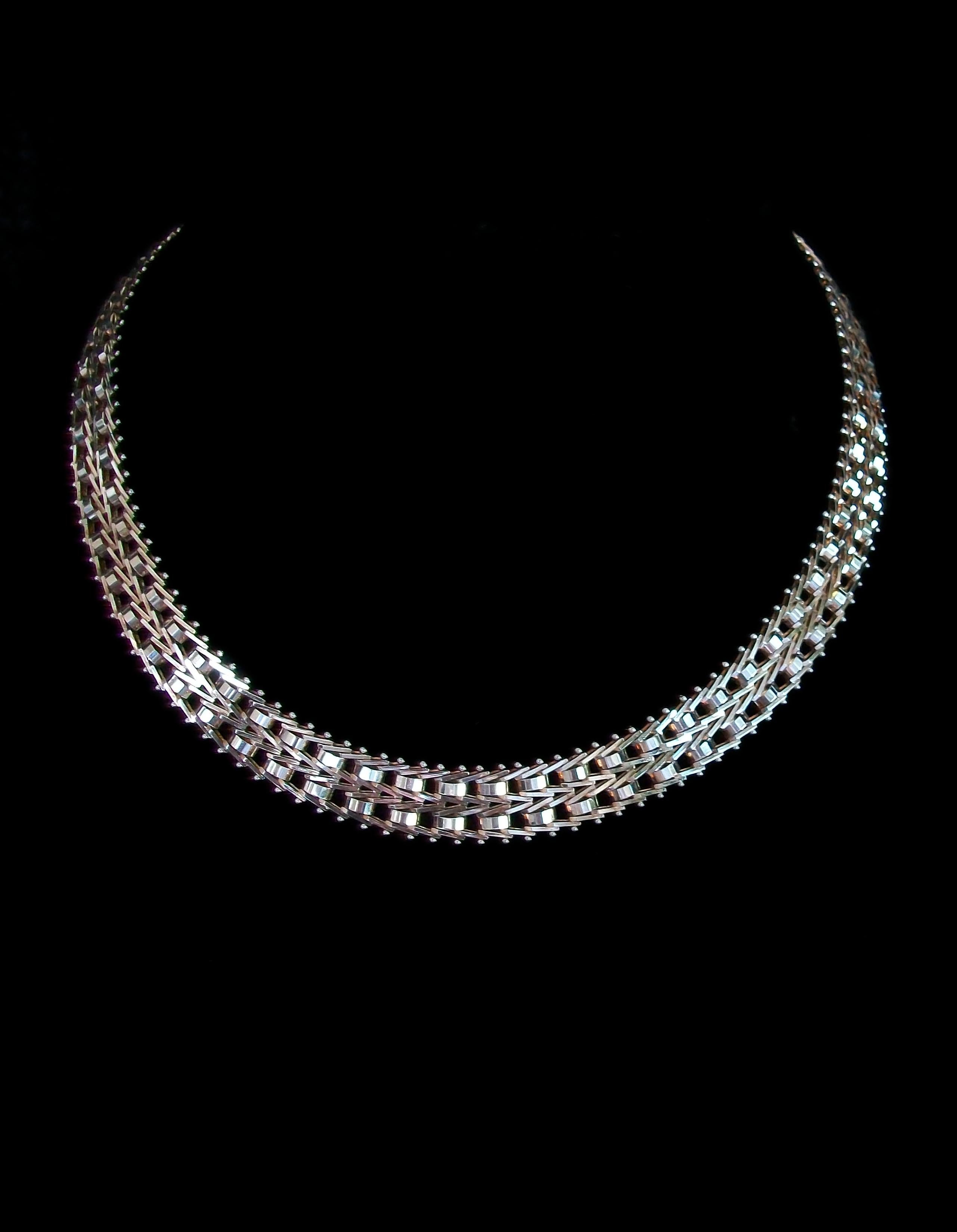 milor silver necklace