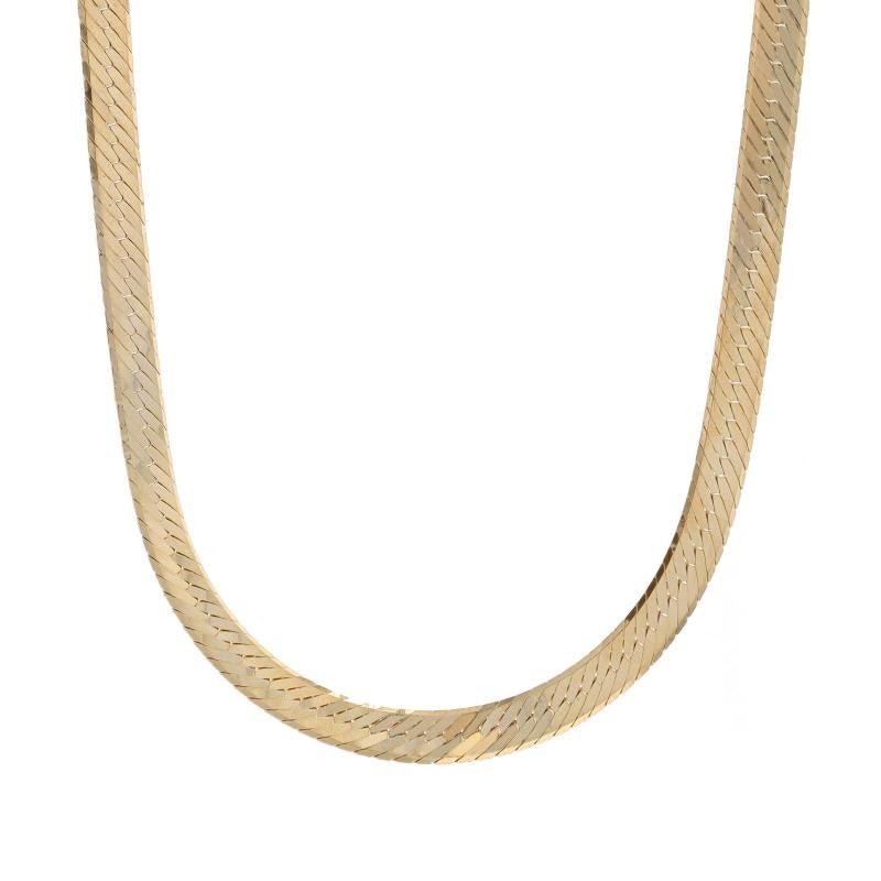 Marque : Milor

Contenu du métal : Or jaune 14k

Style : Chaîne
Style de chaîne : Chevrons
Type de fermeture : Fermoir à griffe de homard

Mesures

Longueur : 17 3/4