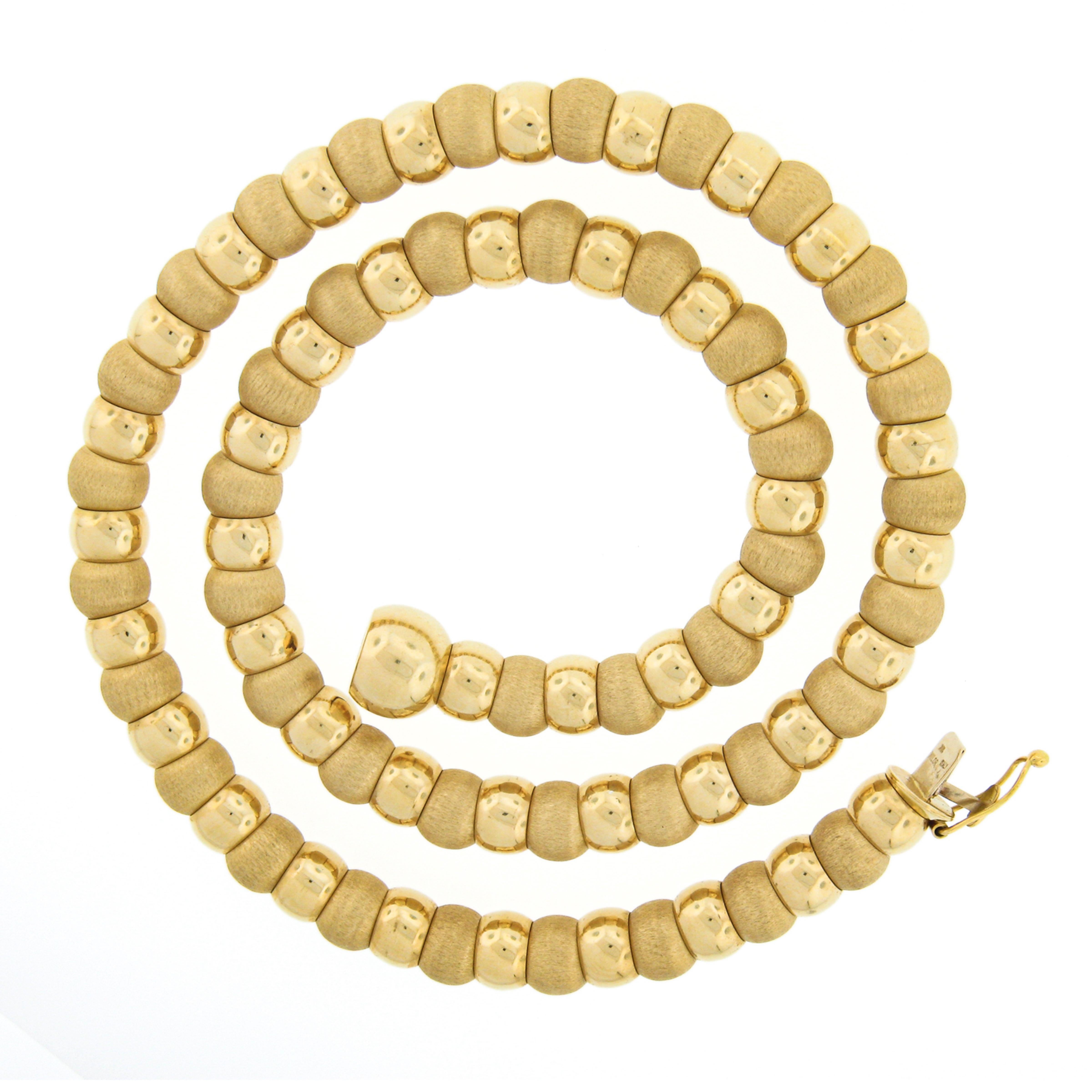 Donna Collana Milor in oro 18 carati con sfere spazzolate alternate e A Link lucido in vendita