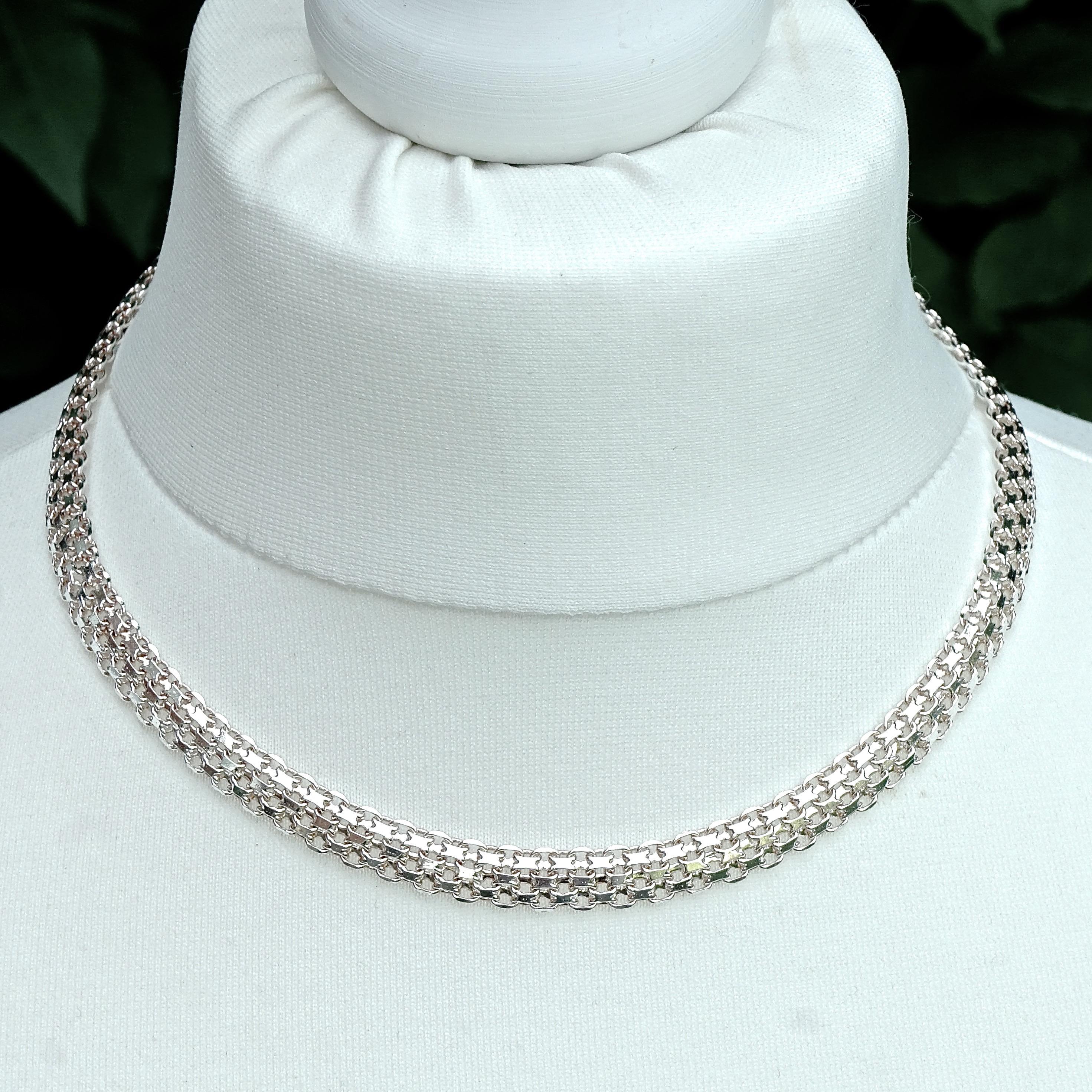 Milor beautiful polished sterling silver mesh link necklace, with a large ring bolt clasp. Length 43.5cm / 17.1 inches by width 8mm / .3 inch. The necklace is in very good condition.

This is a stylish Italian sterling silver chain necklace to wear
