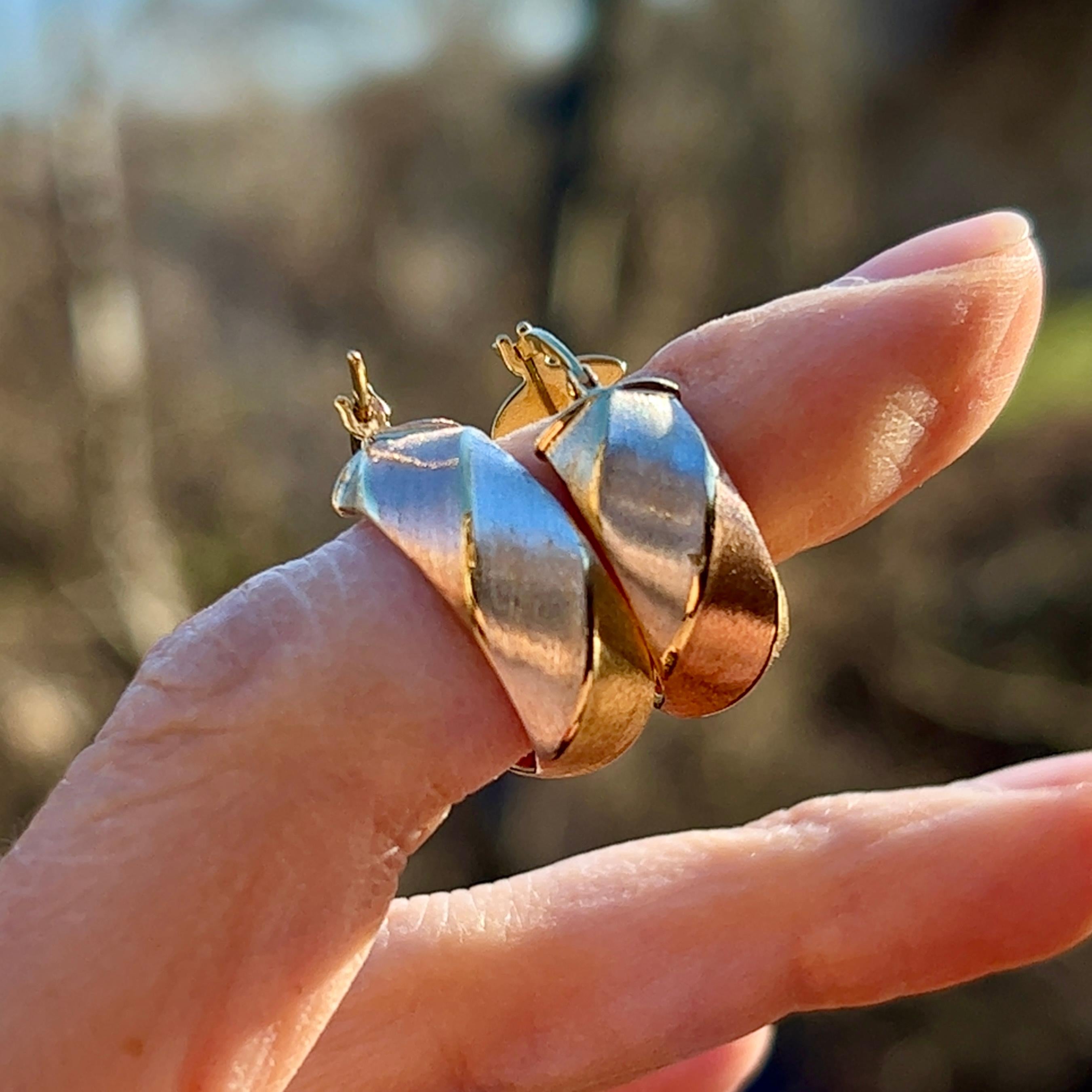 Contemporary Milor Tri-Gold Hoop Earrings in 14K Gold