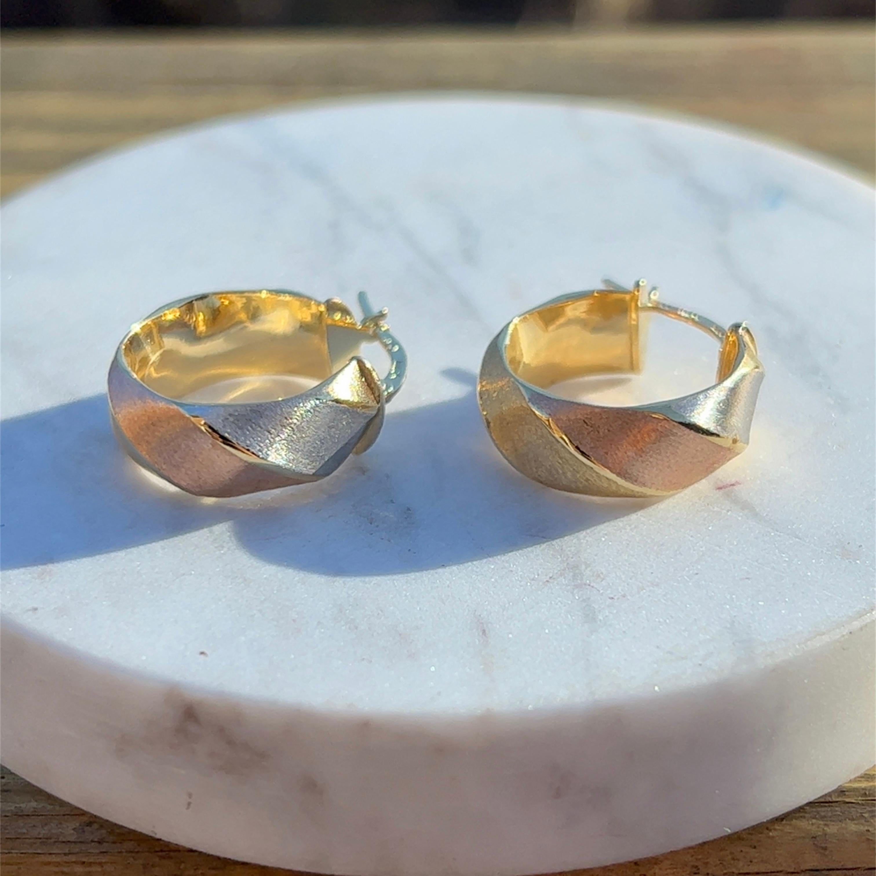 Milor Tri-Gold Hoop Earrings in 14K Gold In Good Condition In Towson, MD