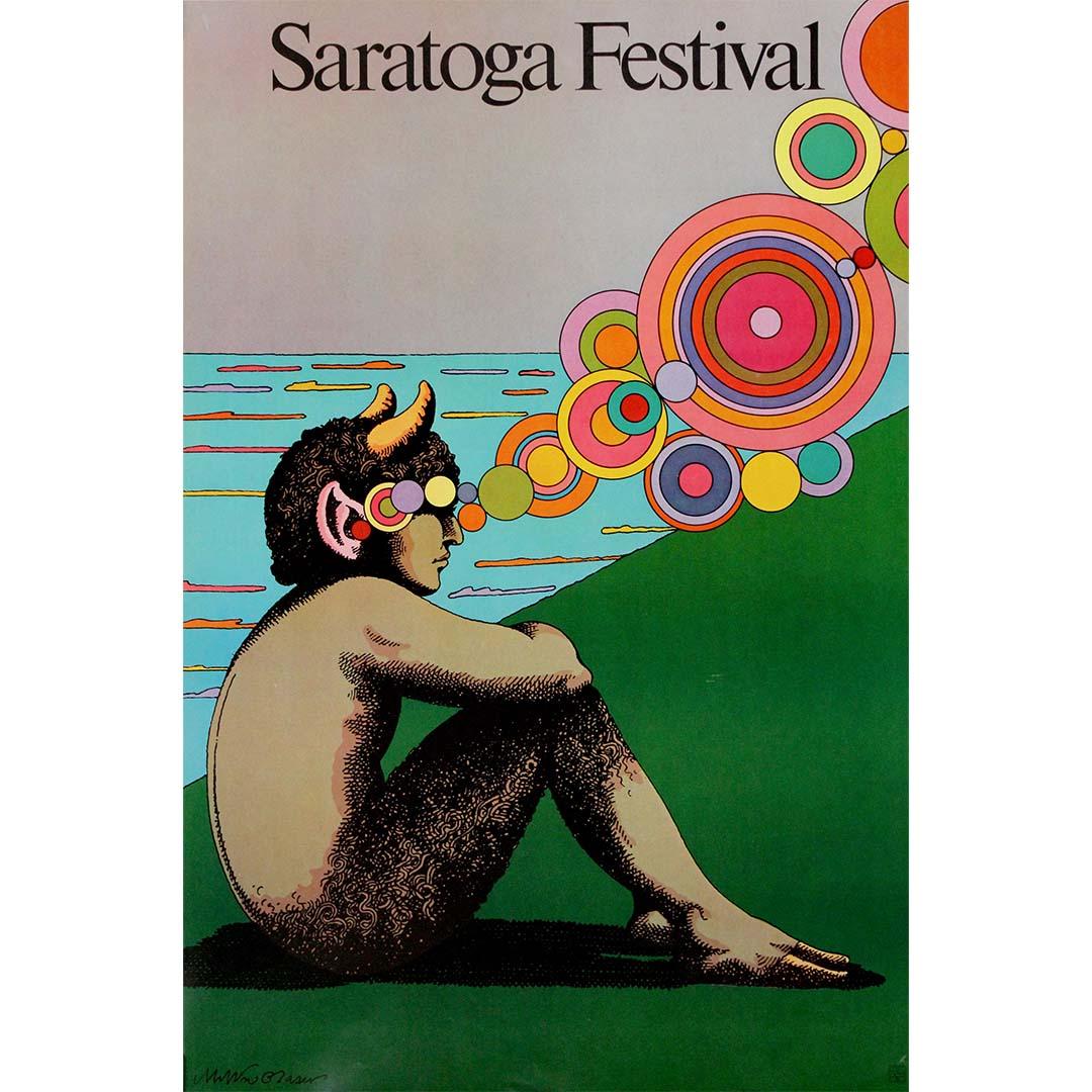 Pochi artisti grafici hanno definito il ritmo culturale dell'America del dopoguerra in modo così netto come Milton Glaser, e il suo poster del 1975 per il Saratoga Performing Arts Center non fa eccezione. Celebrando uno dei principali festival