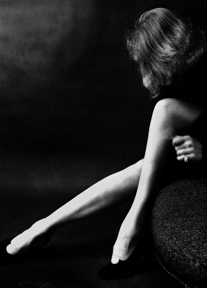 Las piernas de Marlene Dietrich - Photograph de Milton Greene