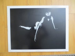 Marilyn Monroe Lithographie Die schwarze Sitzende   von  Milton H. Greene Fotografie