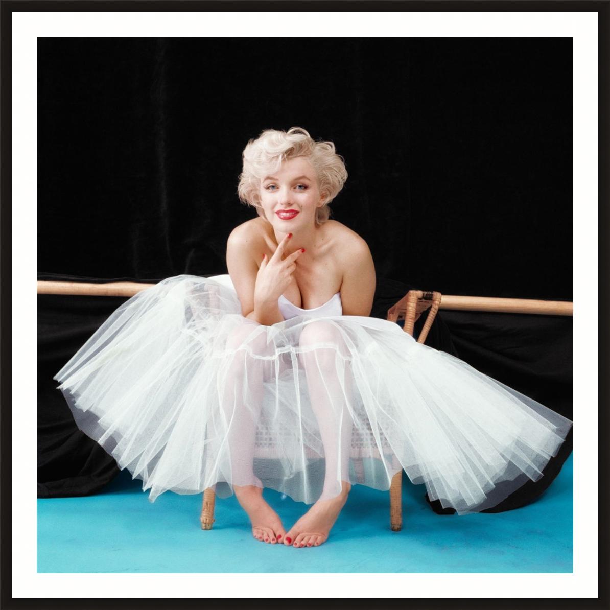 Marilyn Monroe, „Ballerina (Farbe)“ – Photograph von Milton H. Greene