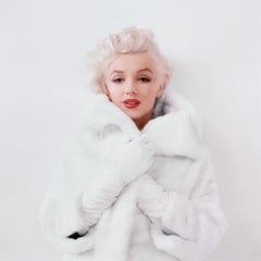 Marilyn Monroe - Ritratto in pelliccia bianca, colore, fotografia d'autore