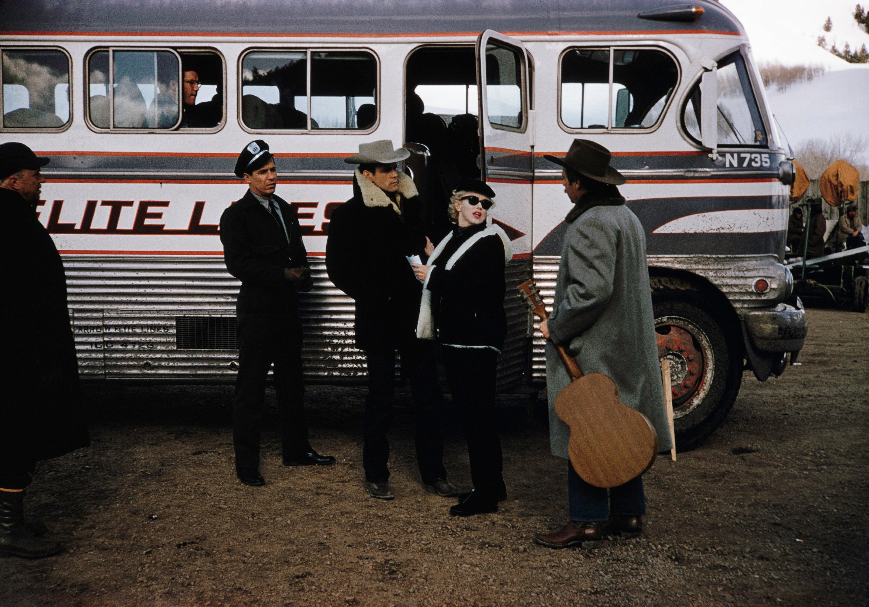 Milton H. Greene - Marilyn Monroe, arrêt de bus, photographie de 1956, tirage d'après