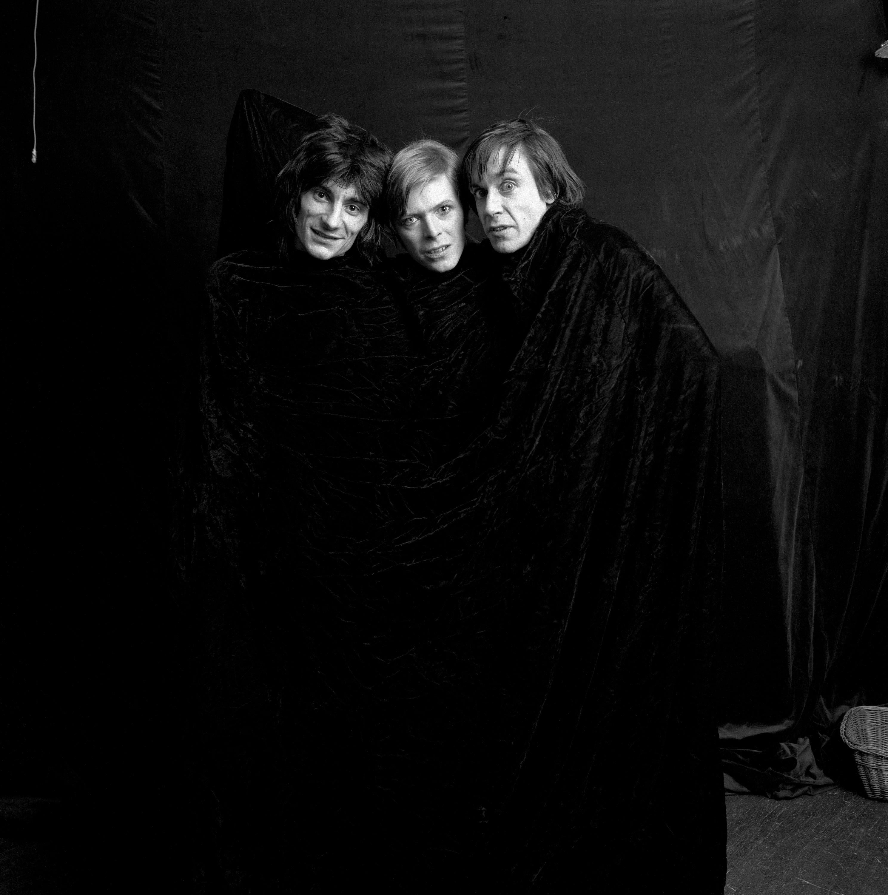 Tallas disponibles:

24" x 20" 	$6,500.00	Edición de 15
30" x 24" 	$7,500.00	Edición de 20
45" x 45" 	$10,000.00	Edición de 7

La impresión se realiza en papel baritado fotográfico de exposición de 310 g/m&sup2;.

- Edición póstuma: impresión en